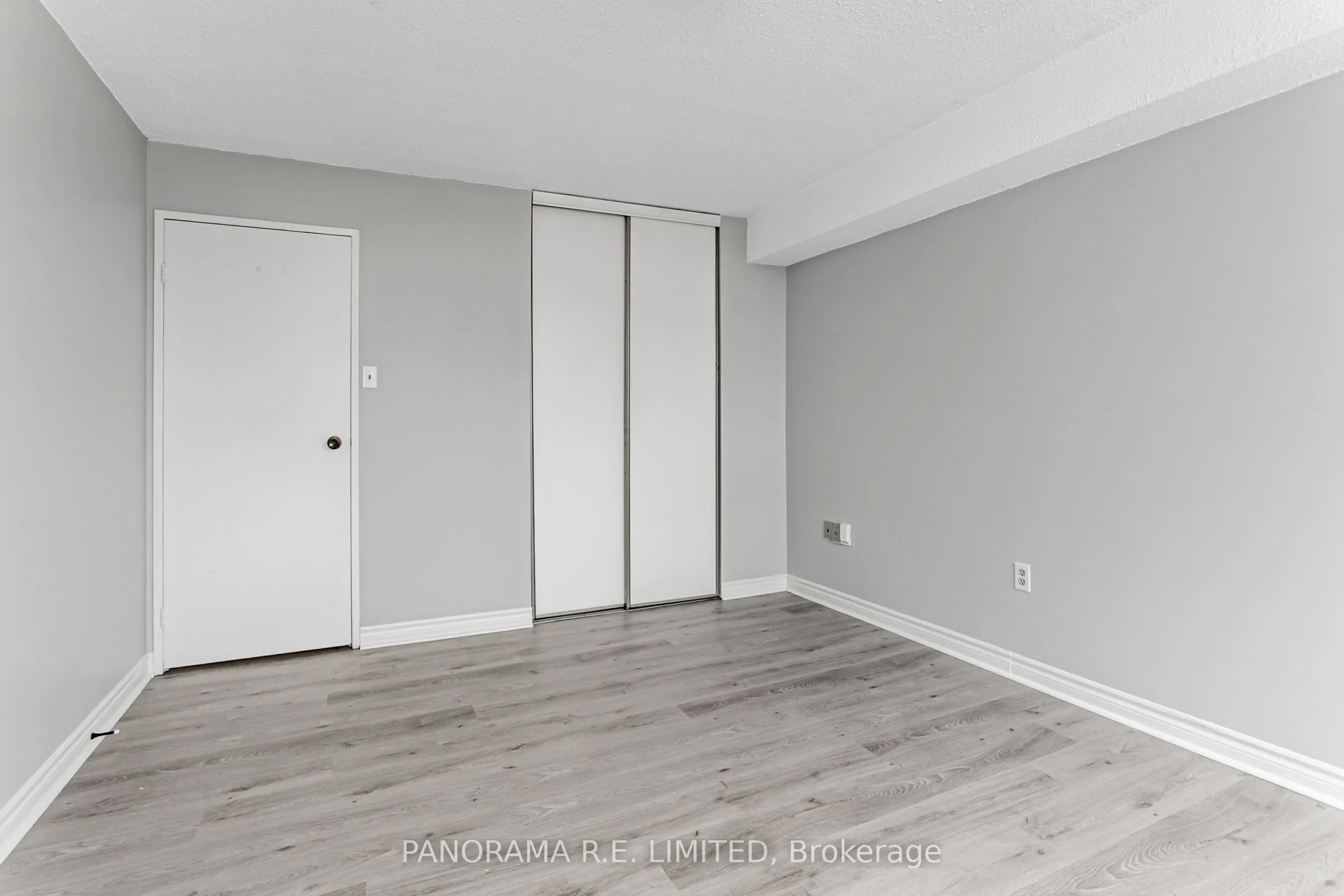 3590 Kaneff Crescent, #1904