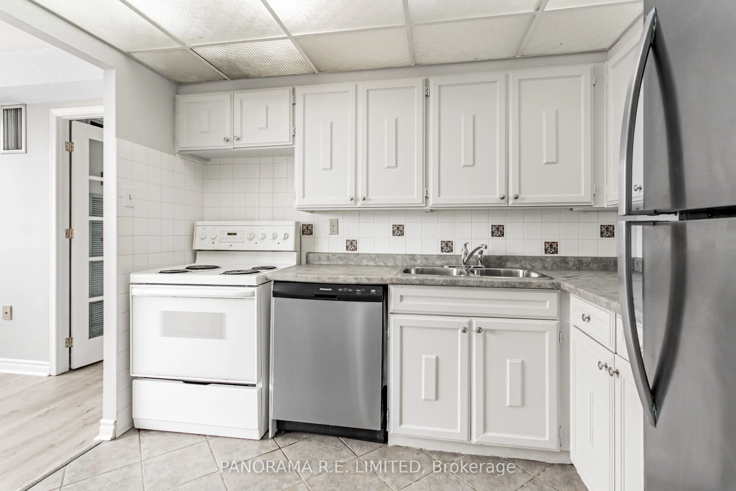 3590 Kaneff Crescent, #1904