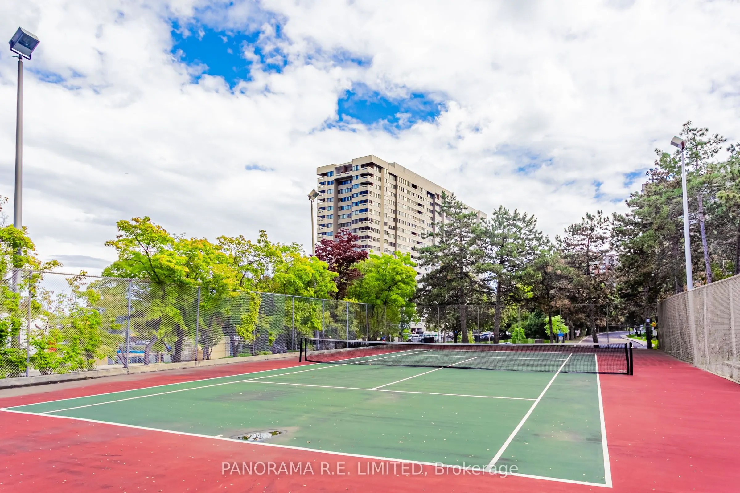 3590 Kaneff Crescent, #1904