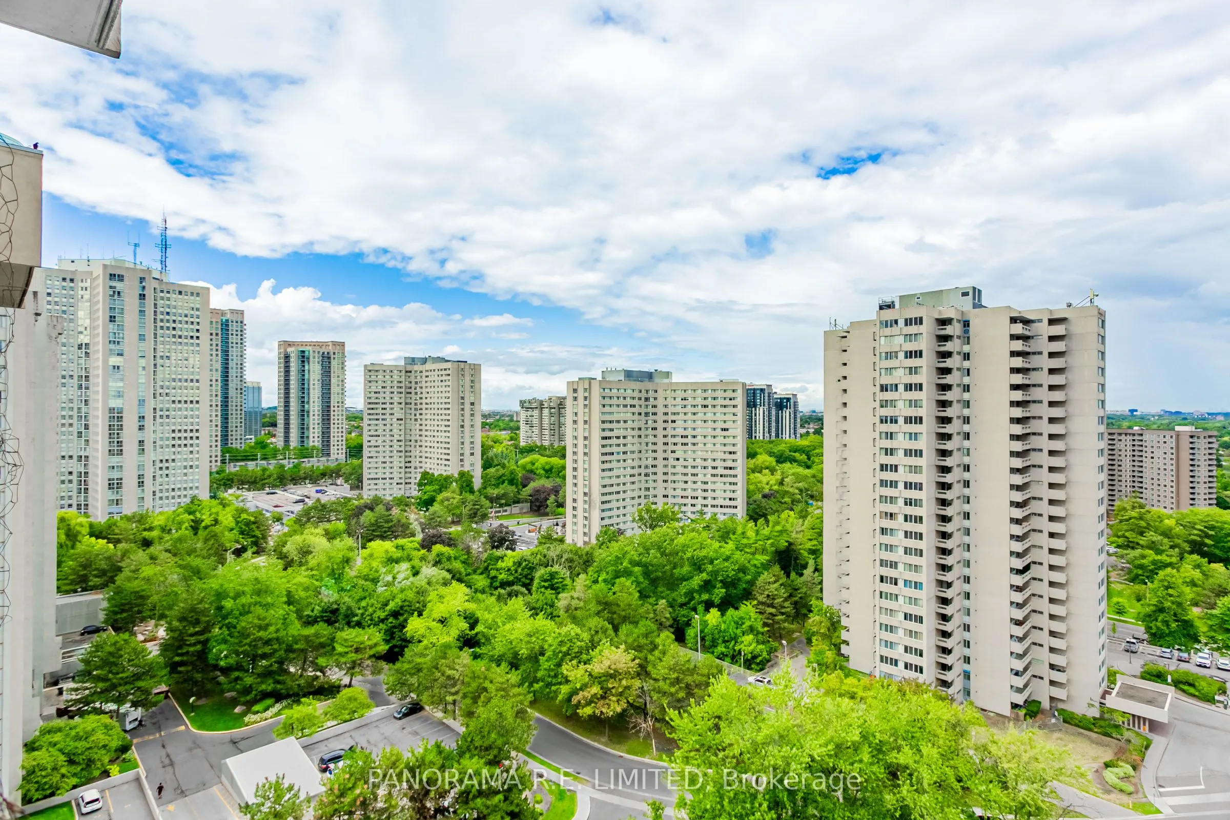 3590 Kaneff Crescent, #1904