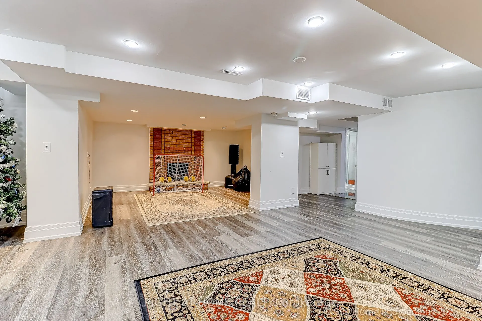 1016 Red Pine Crescent