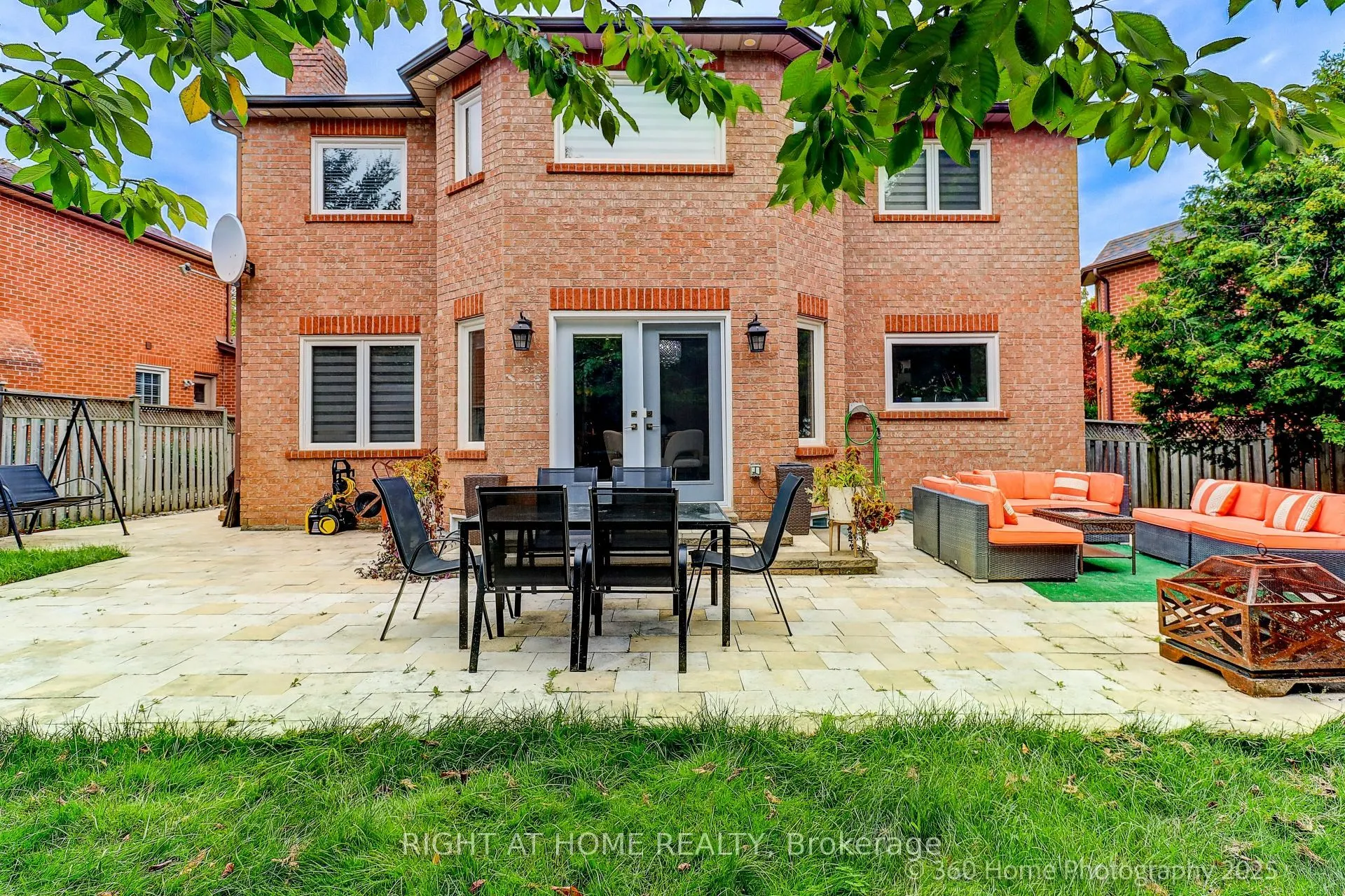 1016 Red Pine Crescent