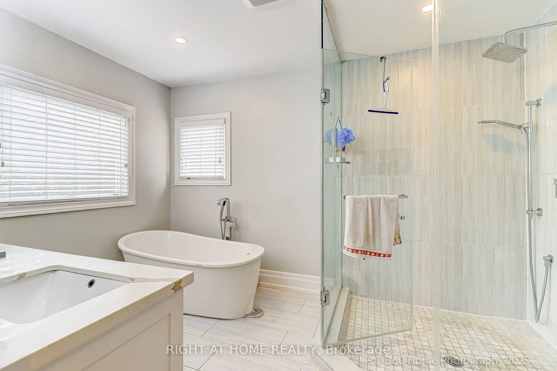 1016 Red Pine Crescent