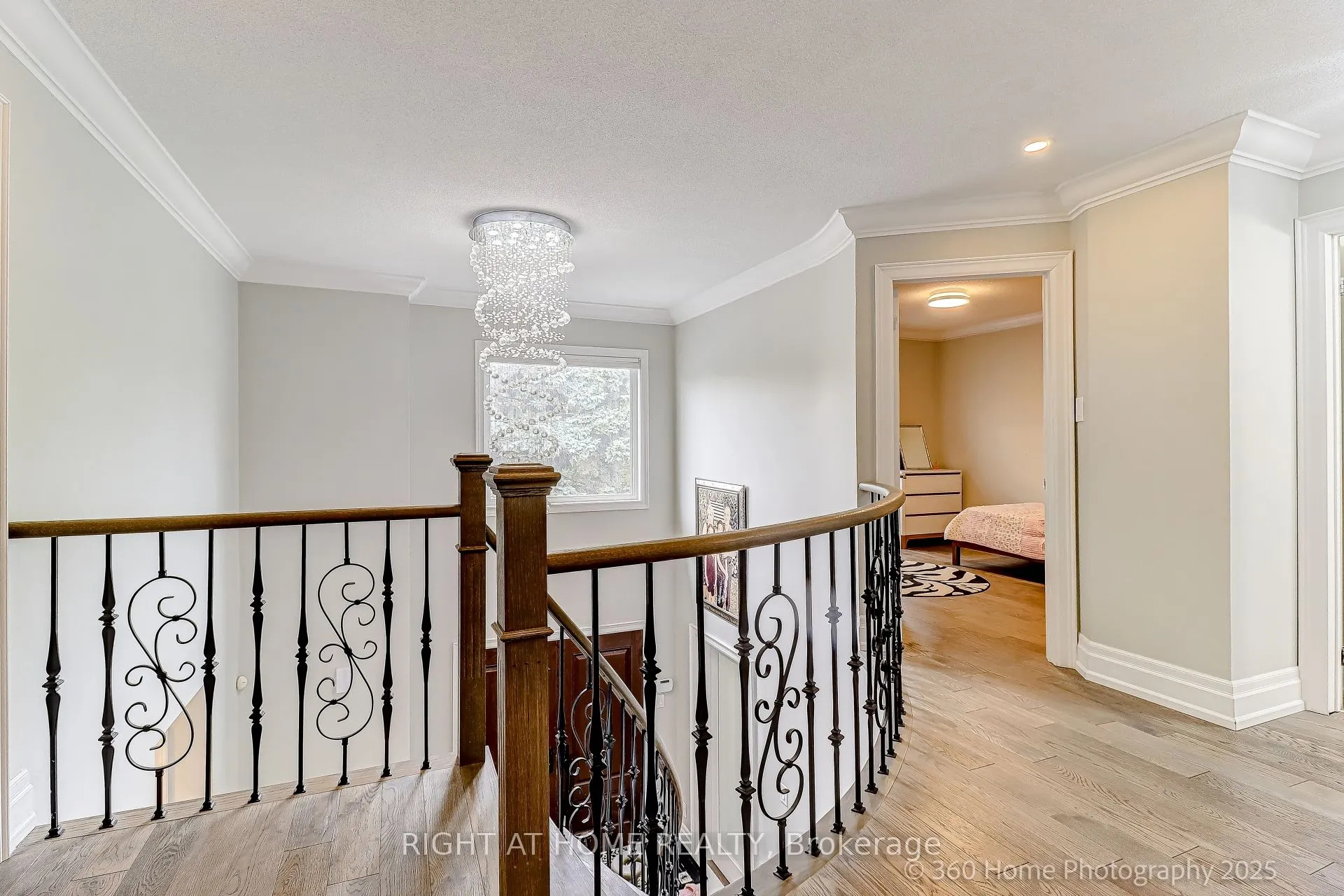 1016 Red Pine Crescent