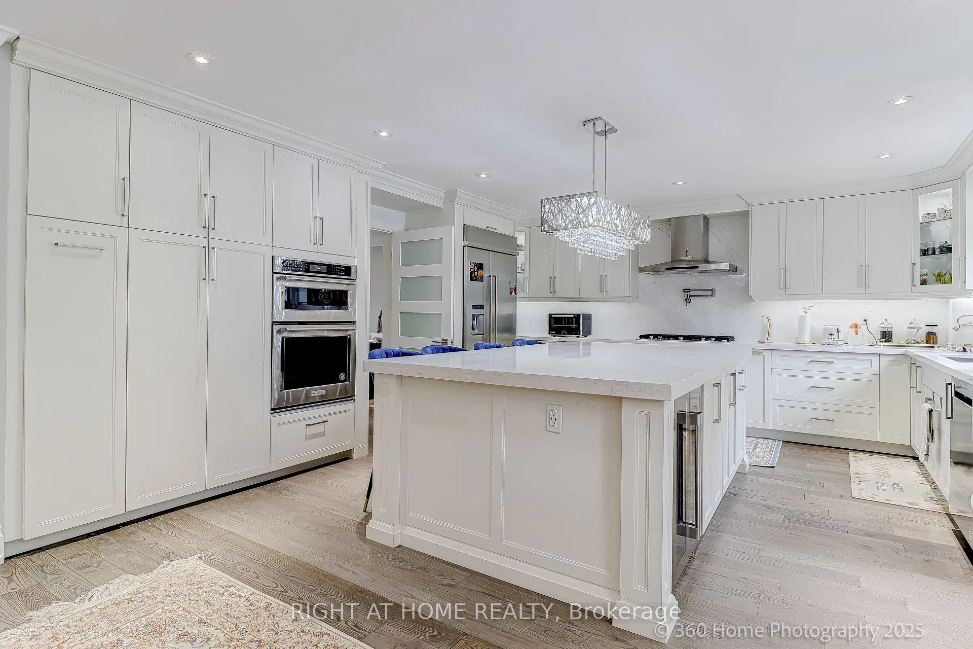 1016 Red Pine Crescent