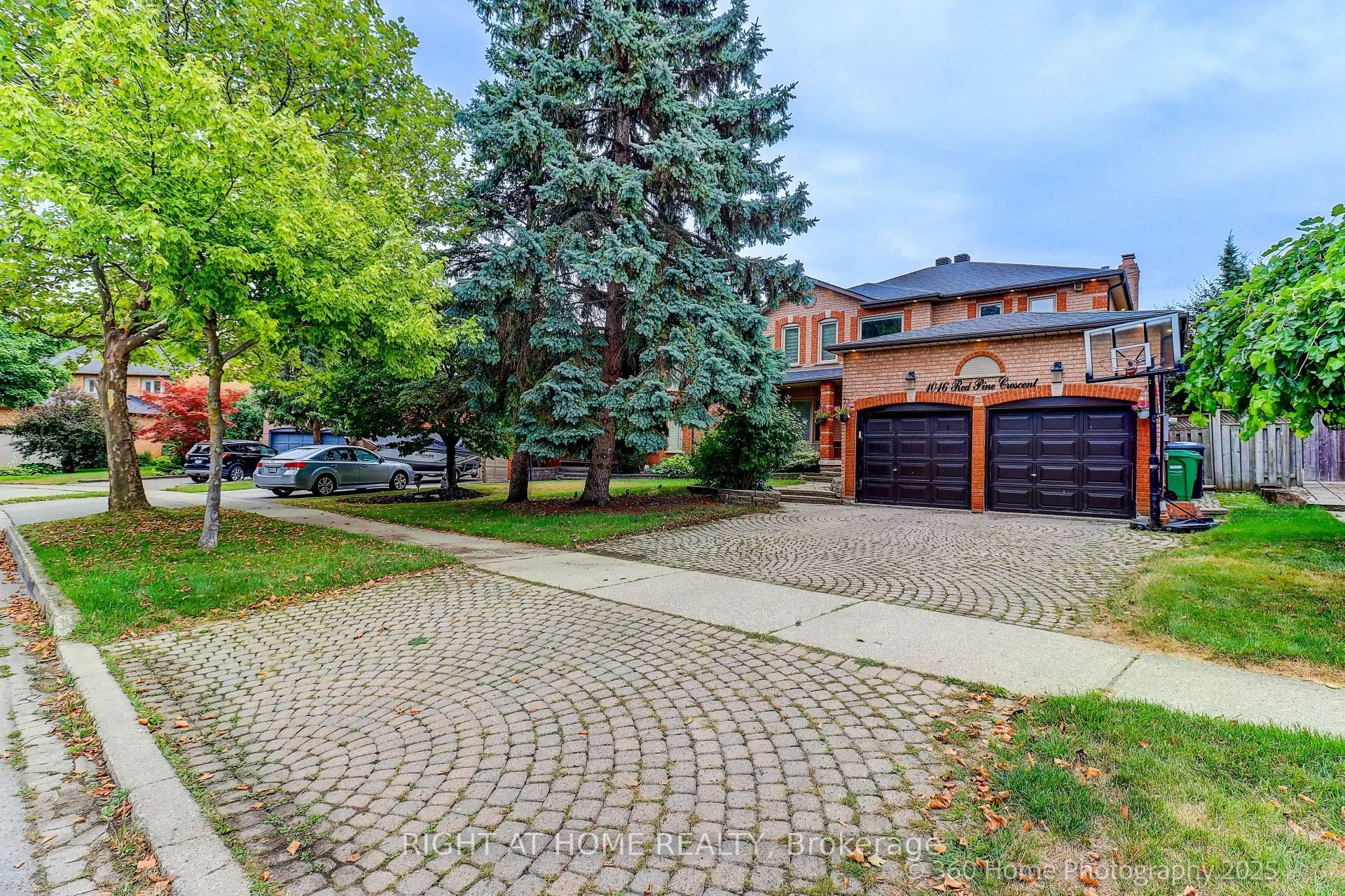 1016 Red Pine Crescent