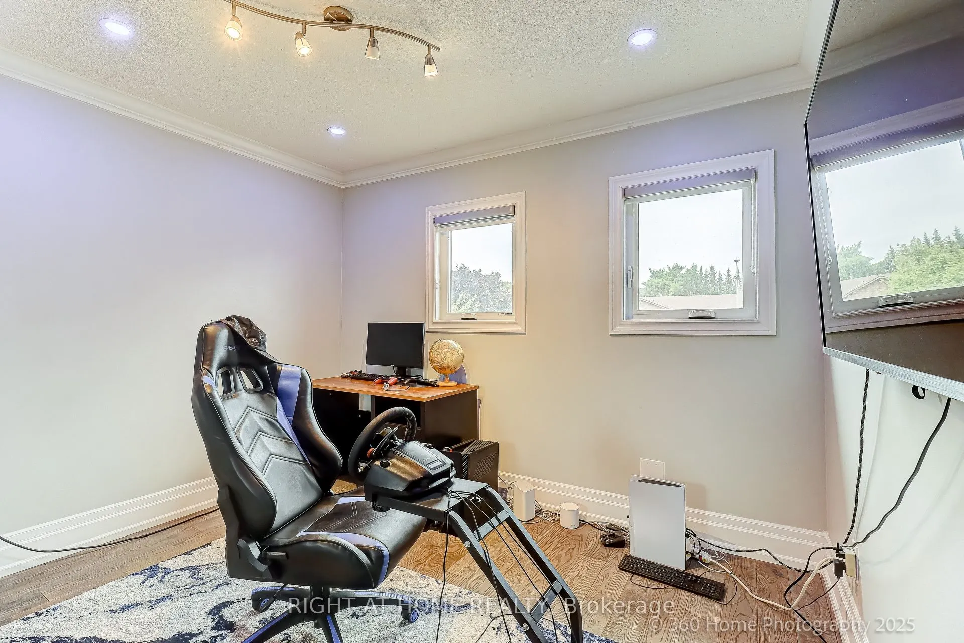 1016 Red Pine Crescent