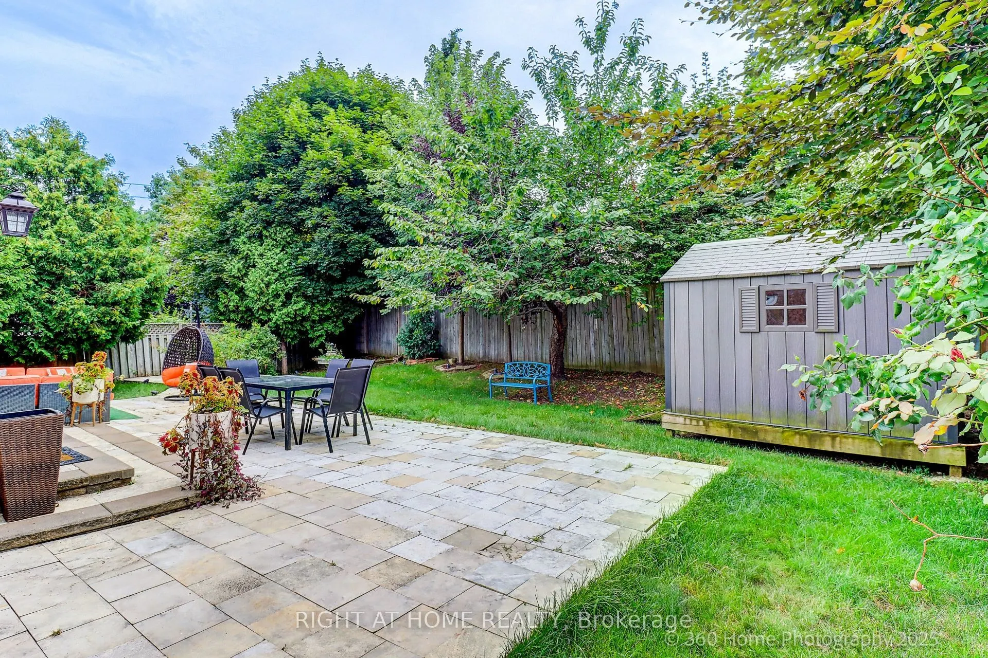 1016 Red Pine Crescent