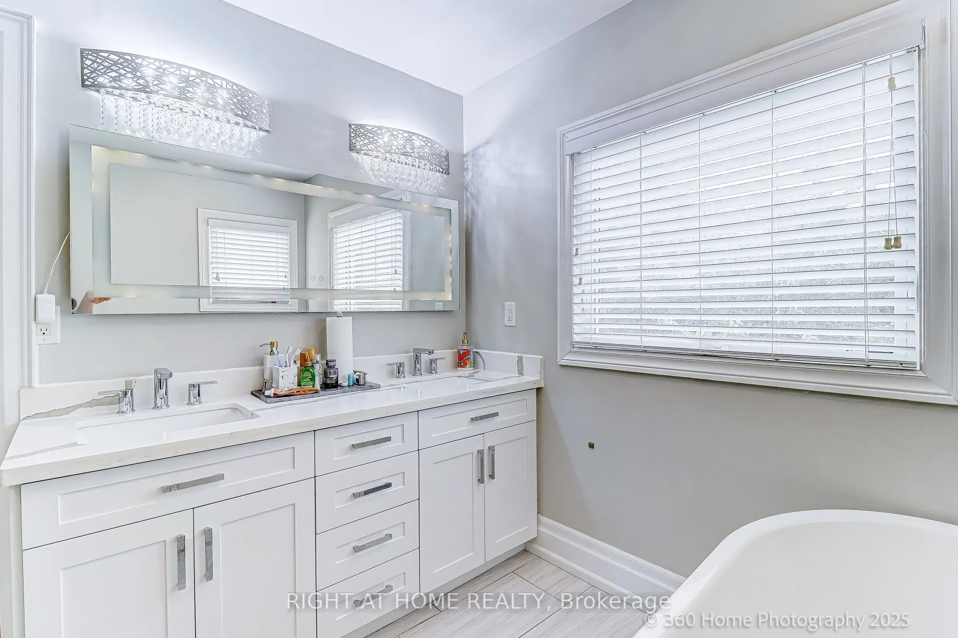 1016 Red Pine Crescent