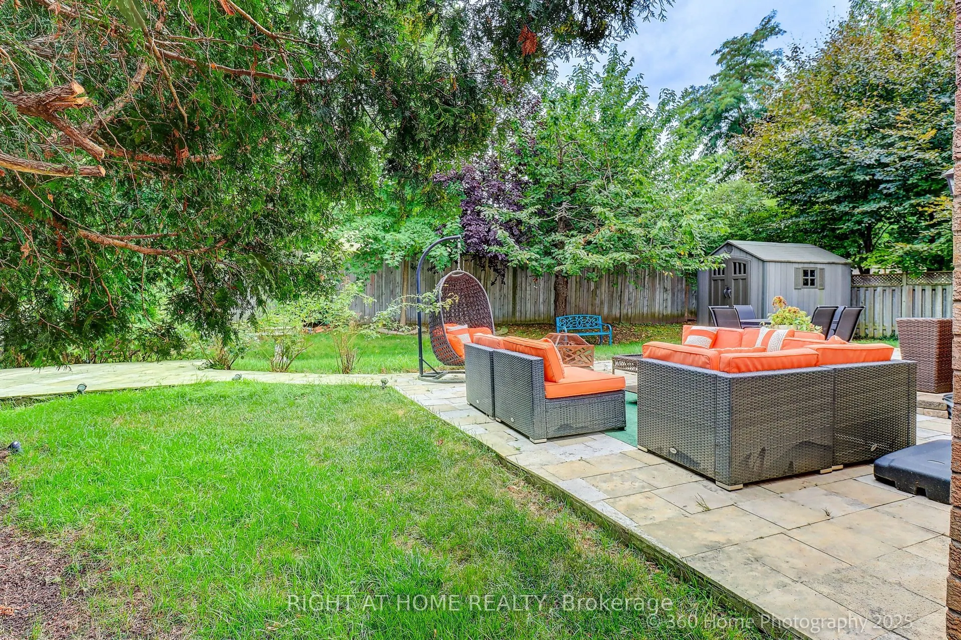 1016 Red Pine Crescent