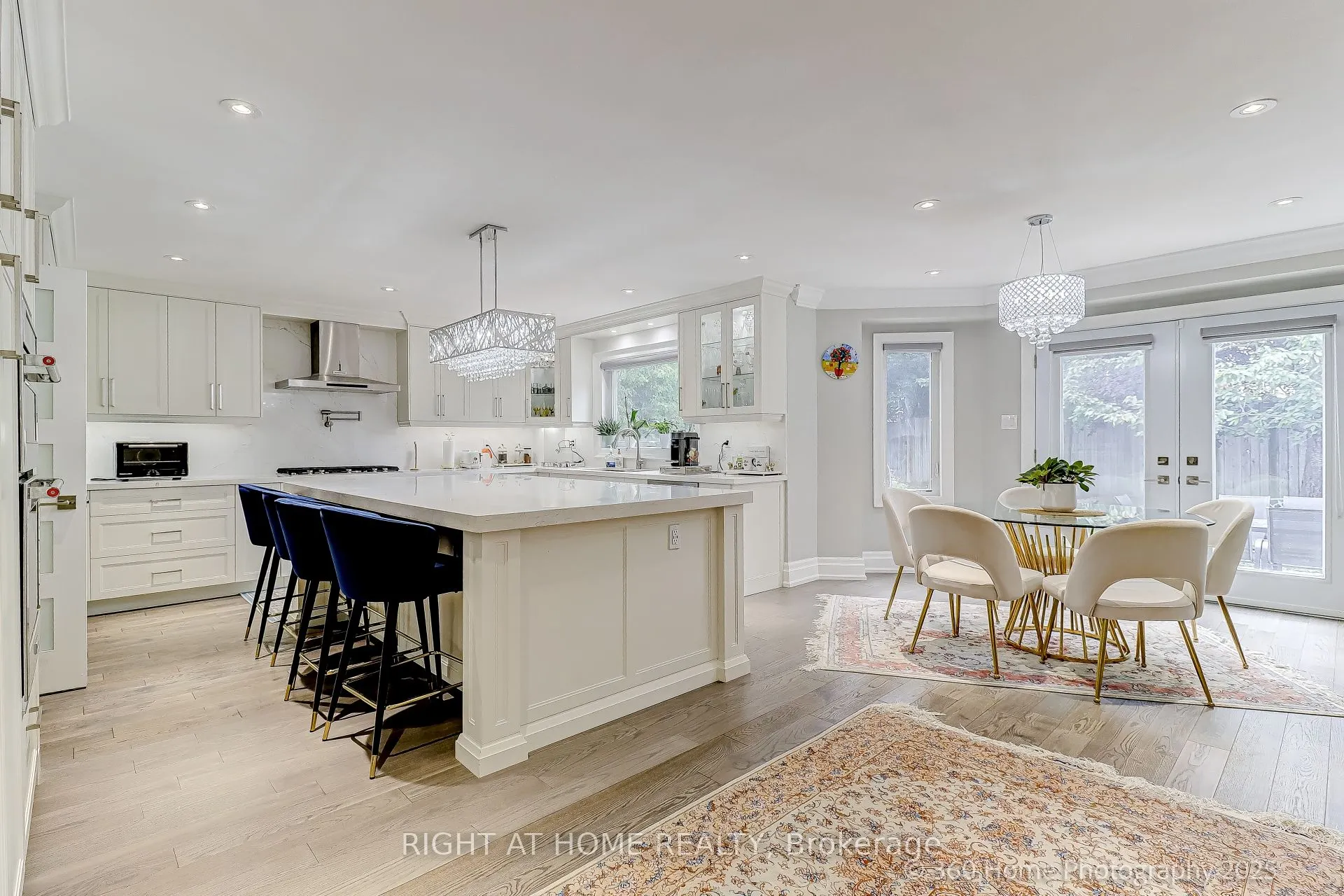 1016 Red Pine Crescent