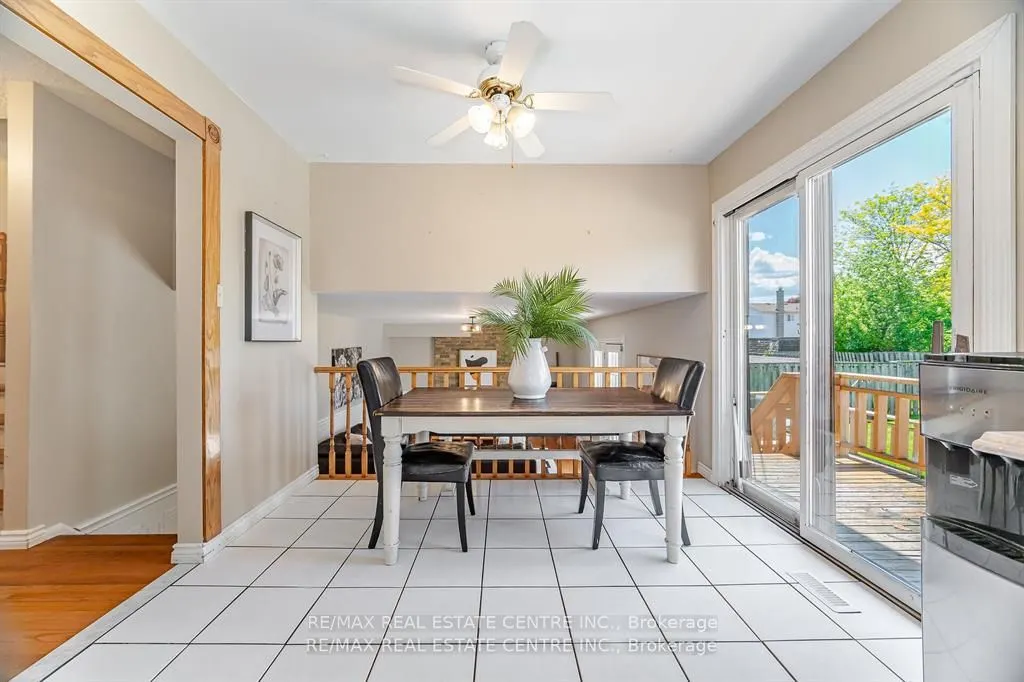 583 Moorelands Crescent