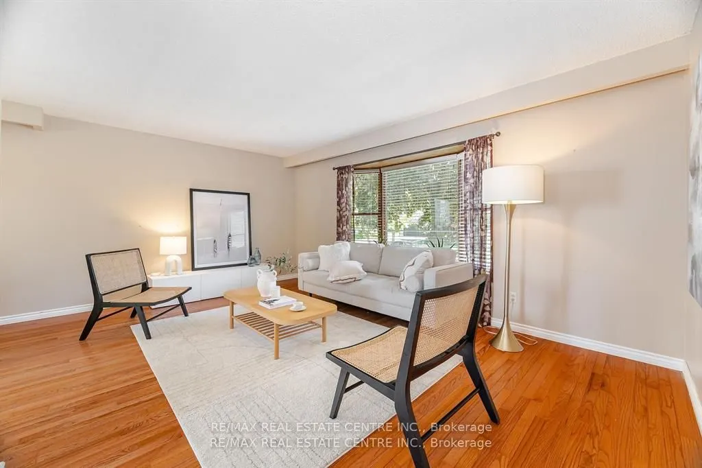 583 Moorelands Crescent