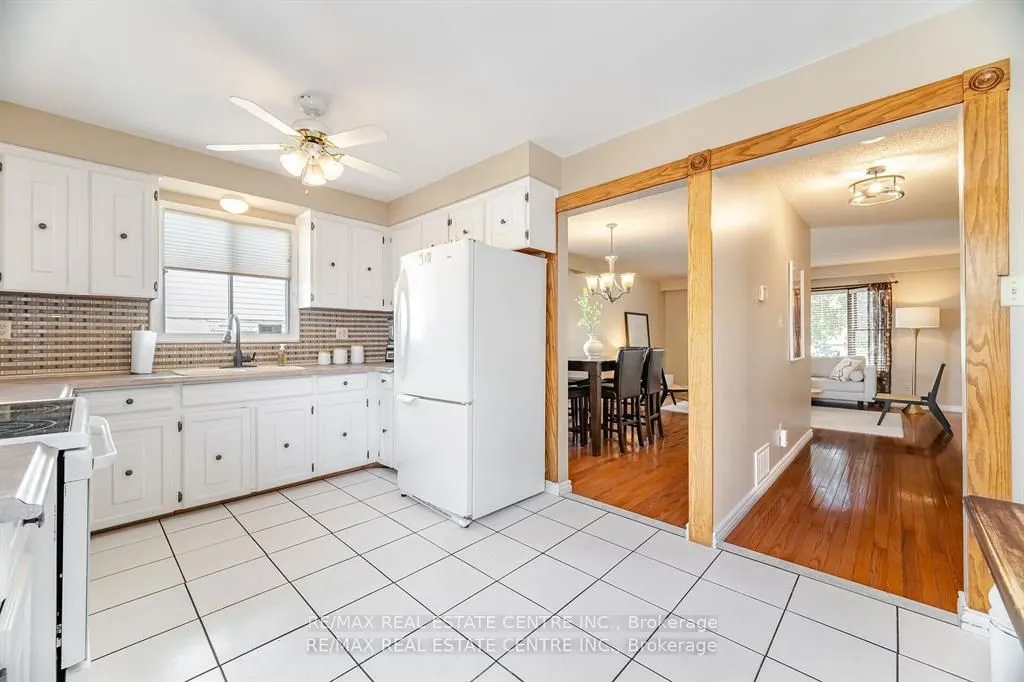 583 Moorelands Crescent