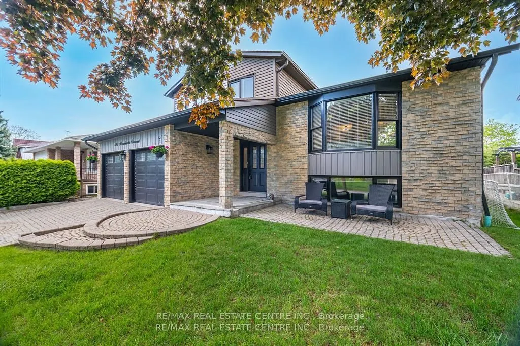 583 Moorelands Crescent
