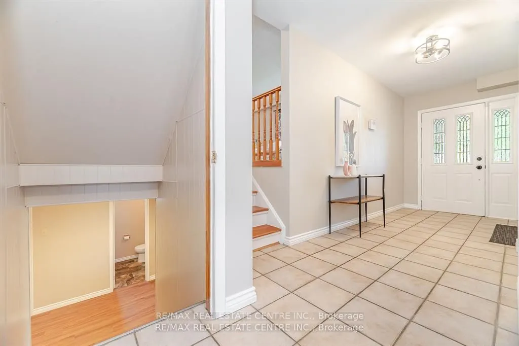 583 Moorelands Crescent