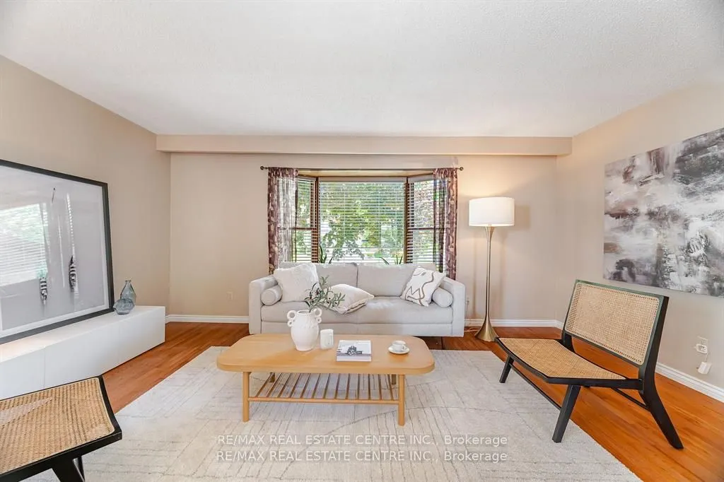 583 Moorelands Crescent