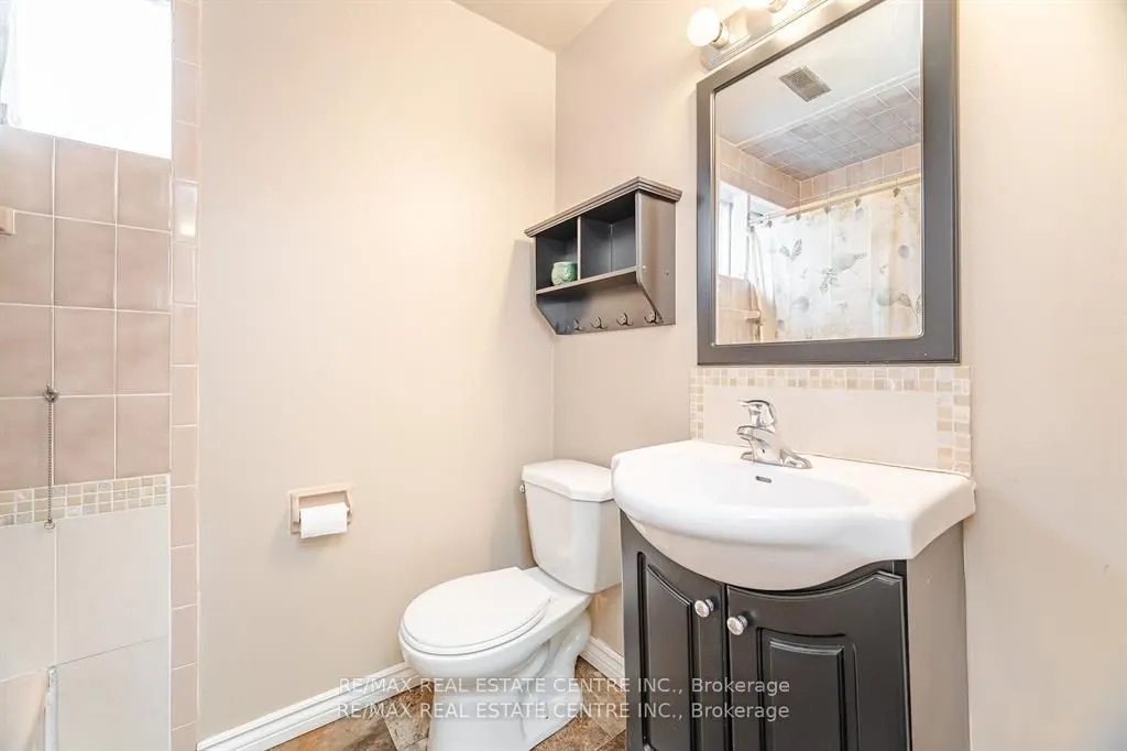 583 Moorelands Crescent