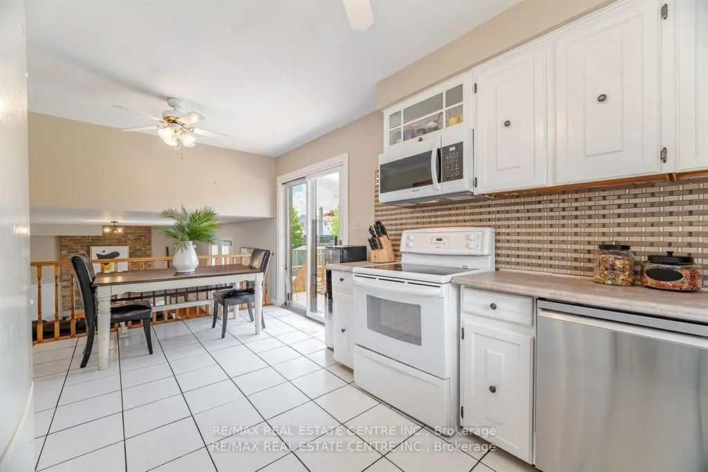 583 Moorelands Crescent