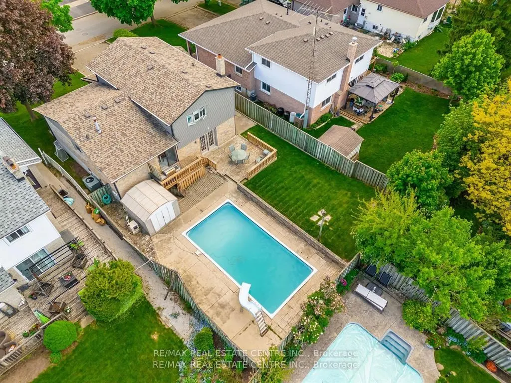 583 Moorelands Crescent