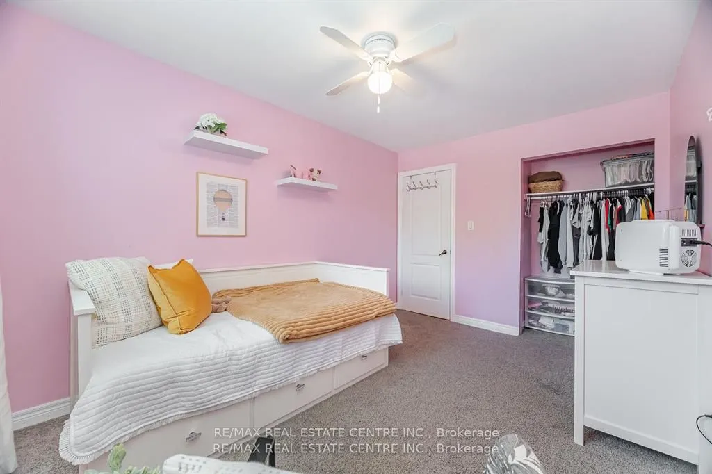 583 Moorelands Crescent