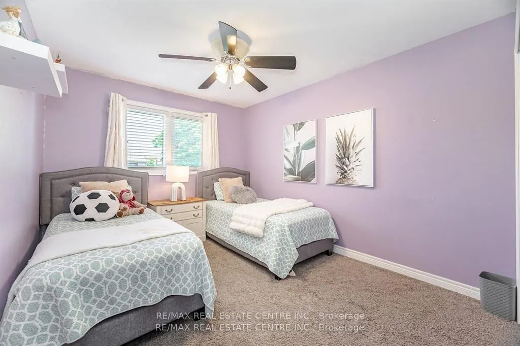 583 Moorelands Crescent