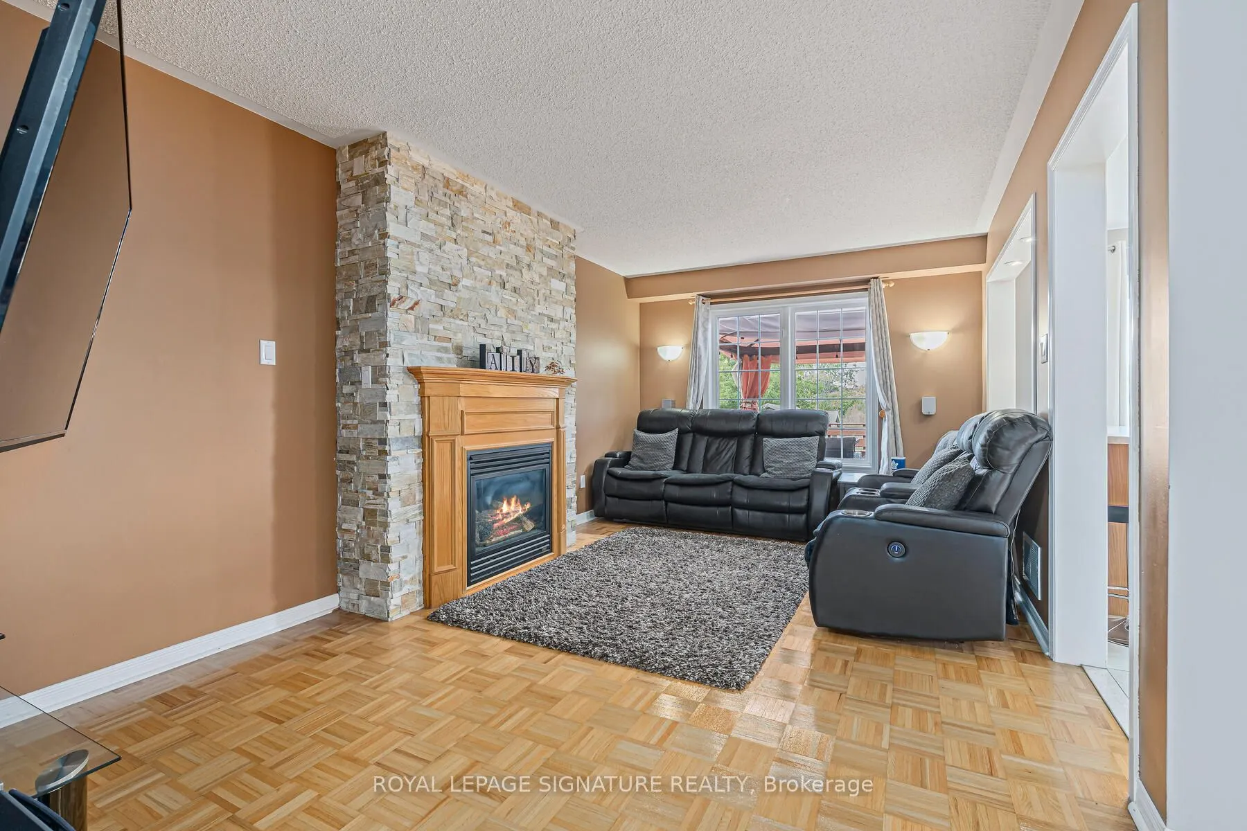 116 River Rock Crescent