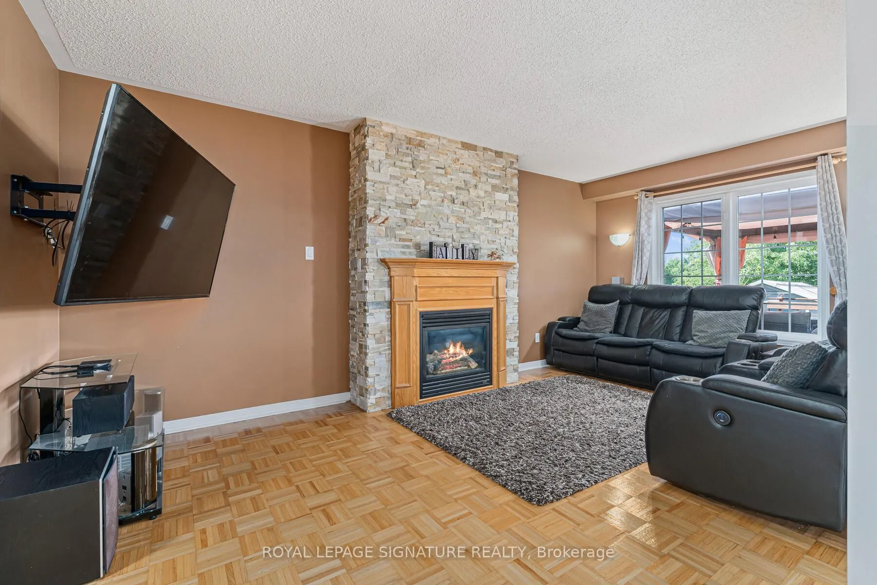 116 River Rock Crescent