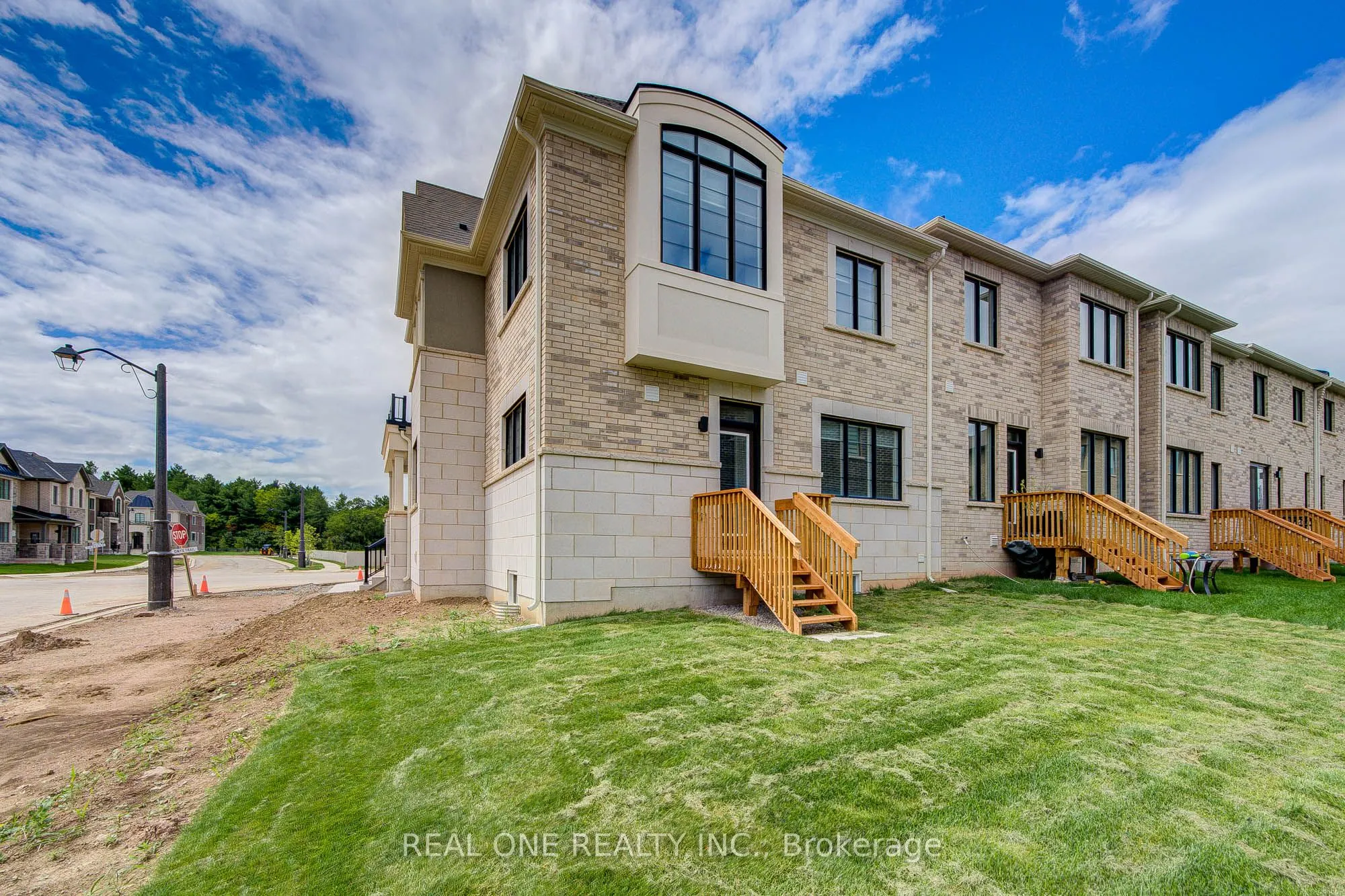 1201 Onyx Trail