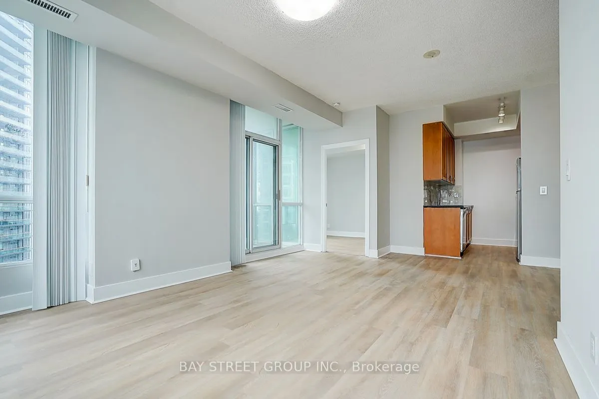 3939 Duke Of York Boulevard, #2004