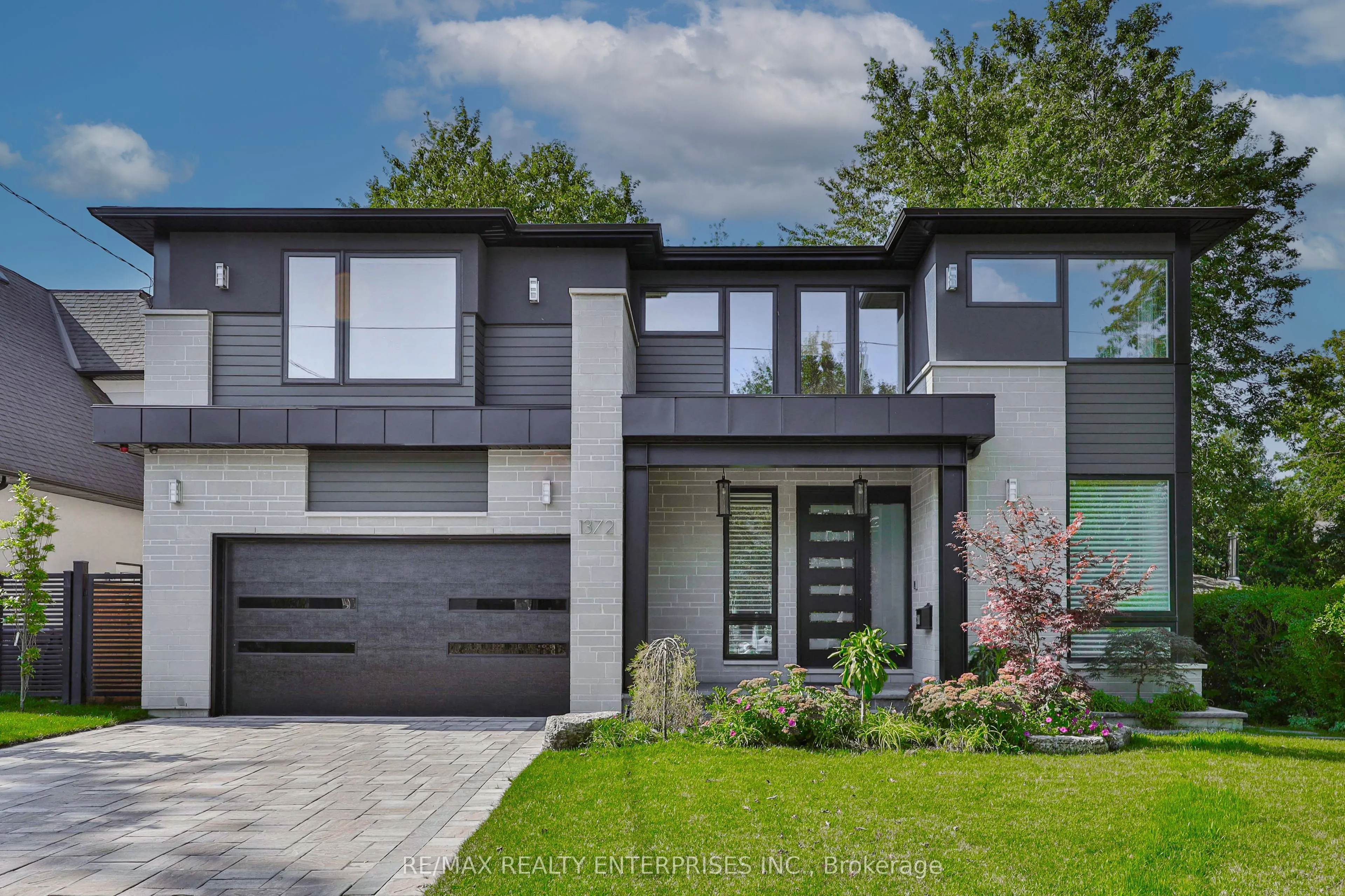 1372 Kenmuir Avenue