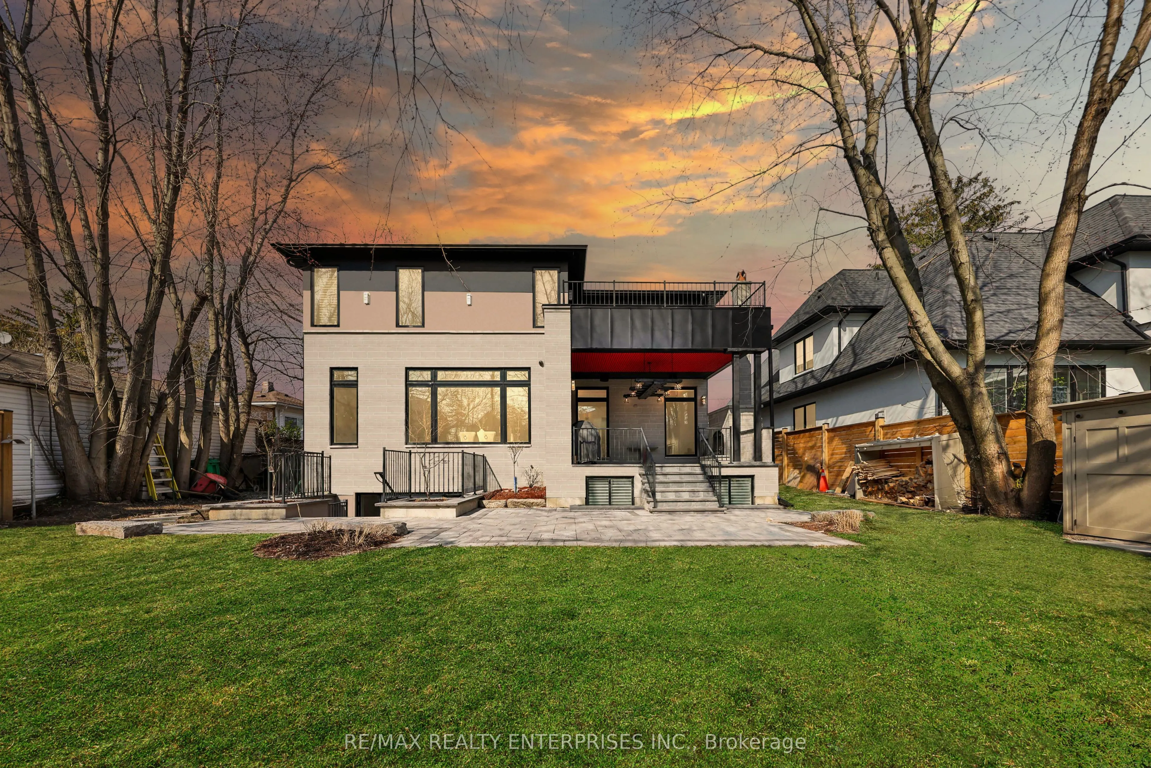 1372 Kenmuir Avenue