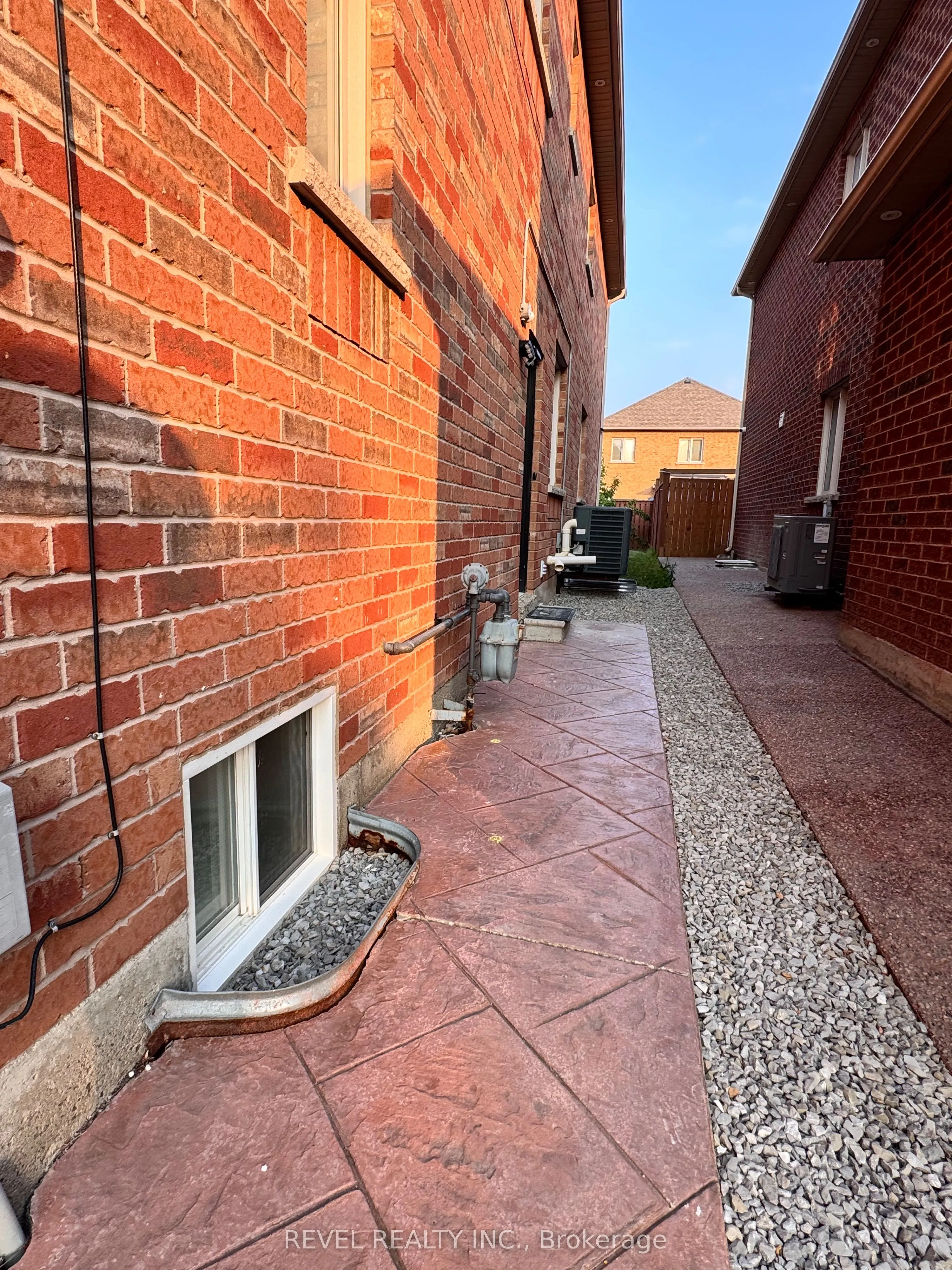 9 Lyndbrook Crescent, #BASEMENT