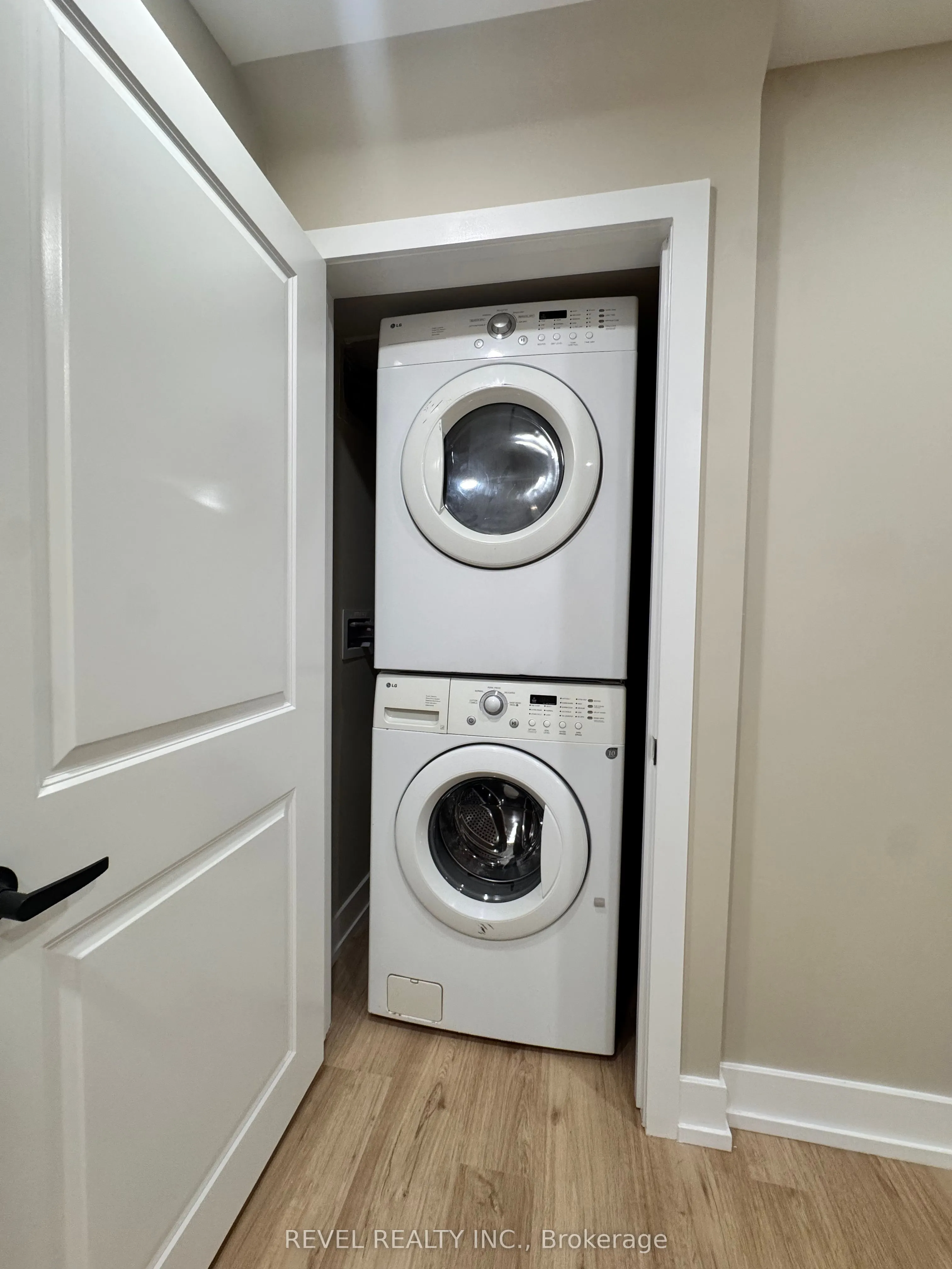 9 Lyndbrook Crescent, #BASEMENT