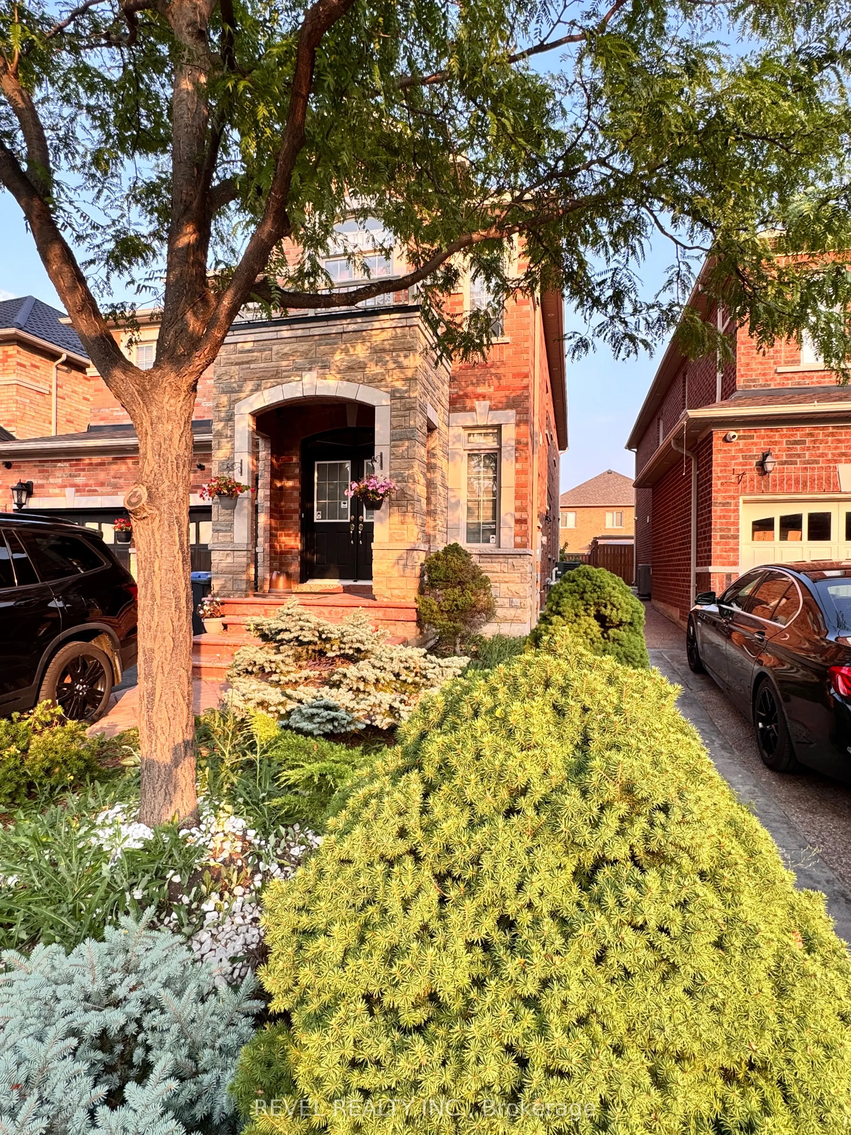 9 Lyndbrook Crescent, #BASEMENT