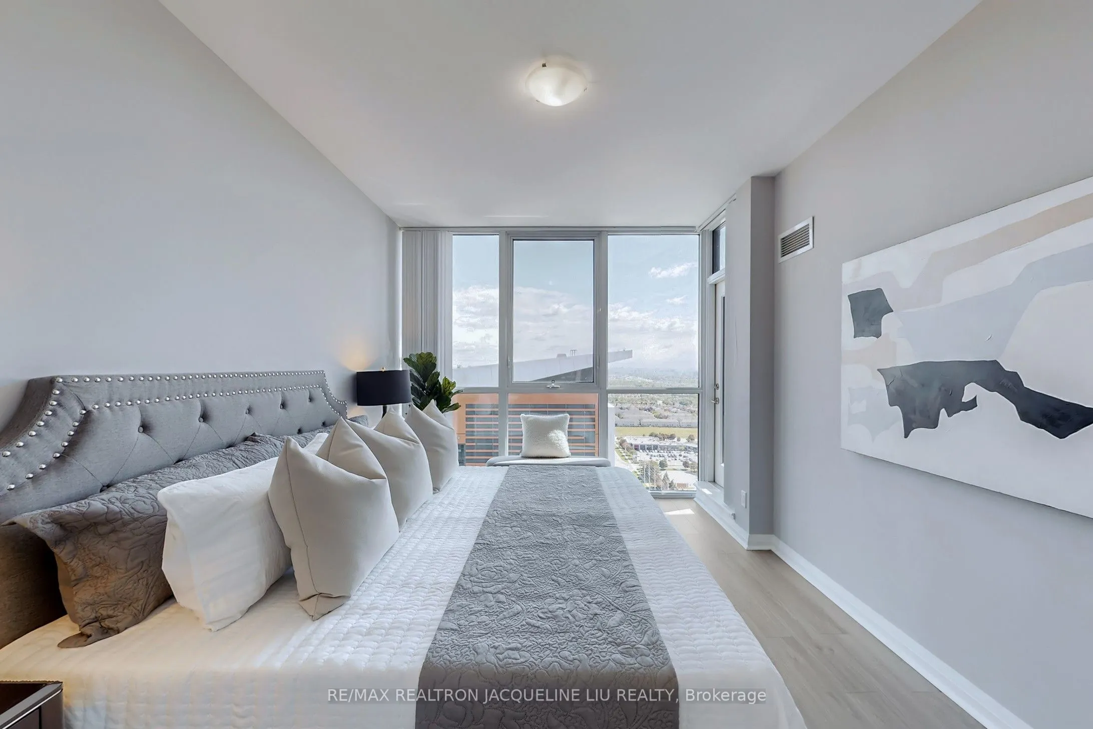 75 Eglinton Avenue W, #2801