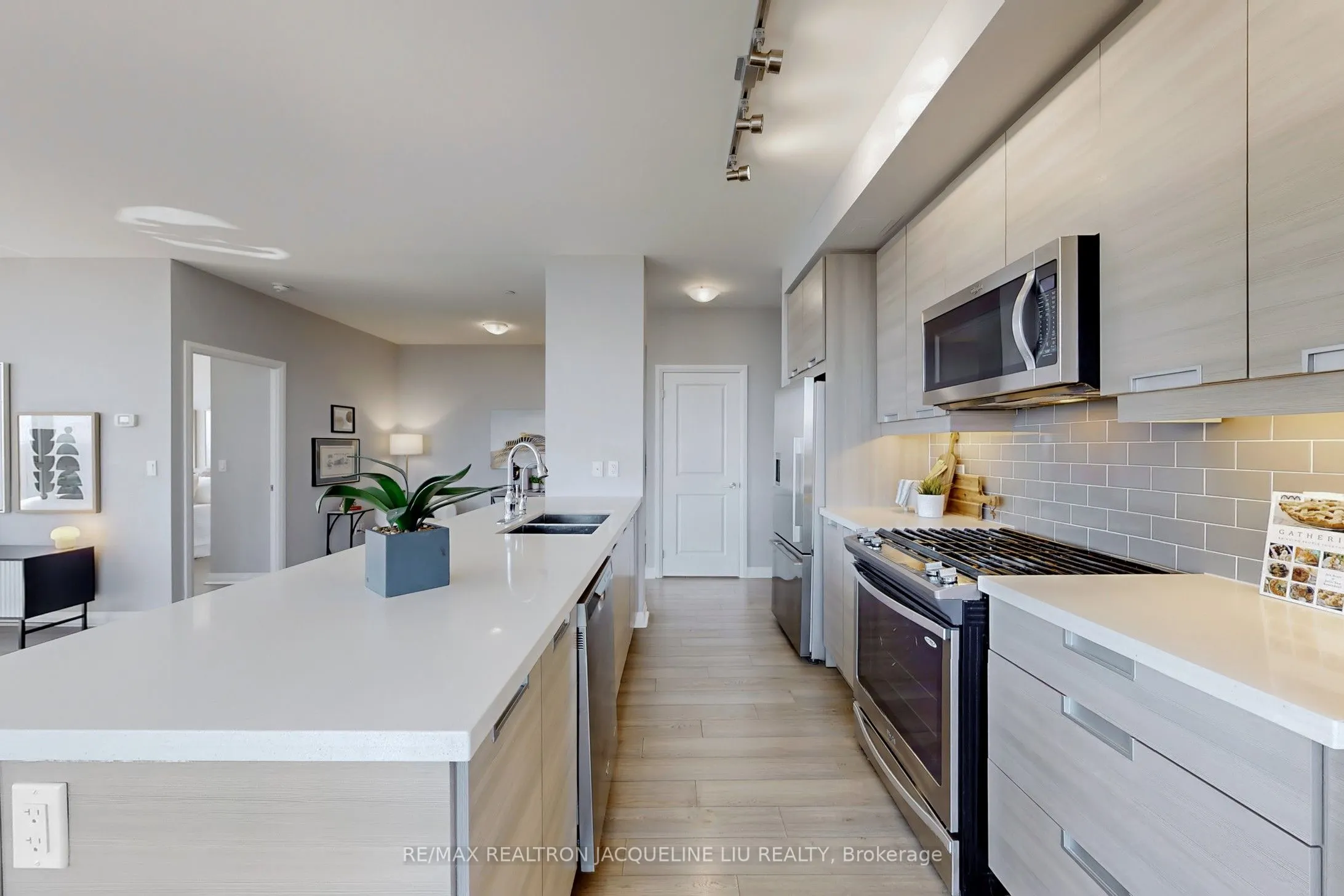 75 Eglinton Avenue W, #2801
