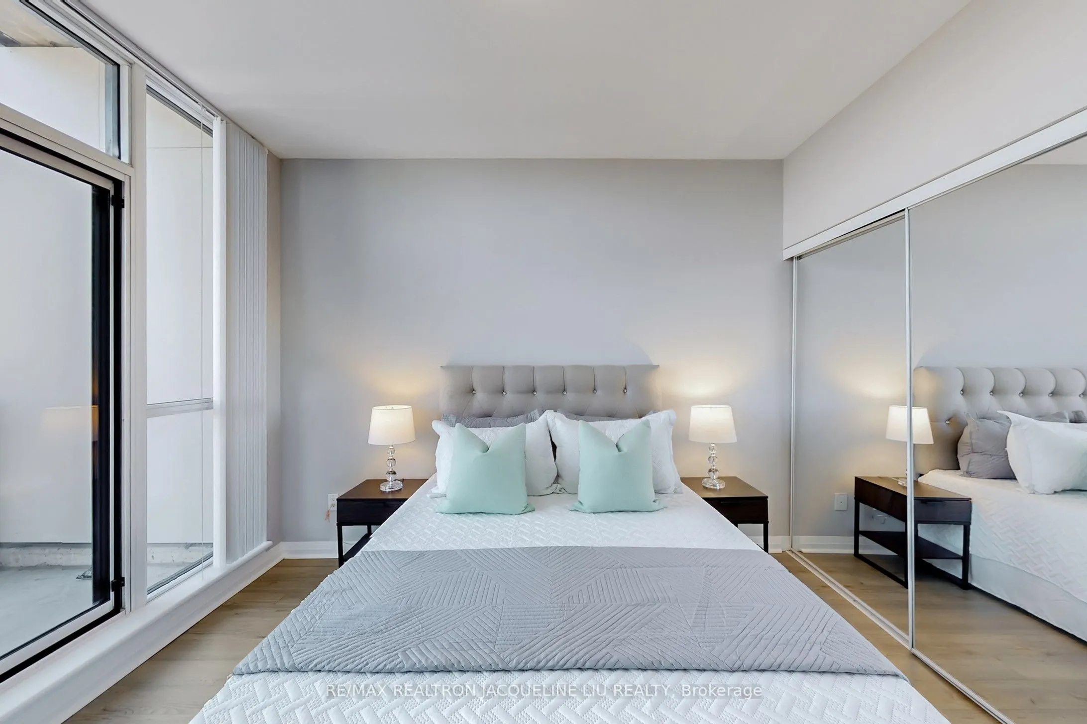 75 Eglinton Avenue W, #2801