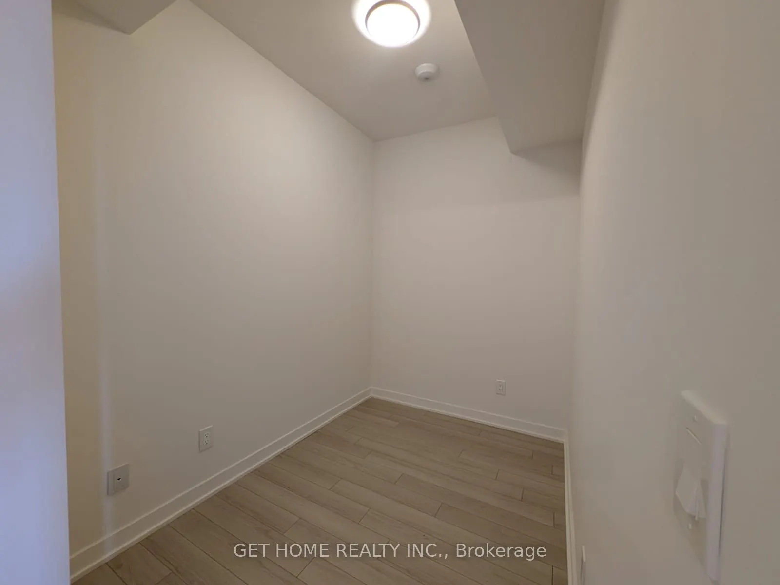 3079 Trafalgar Road, #801