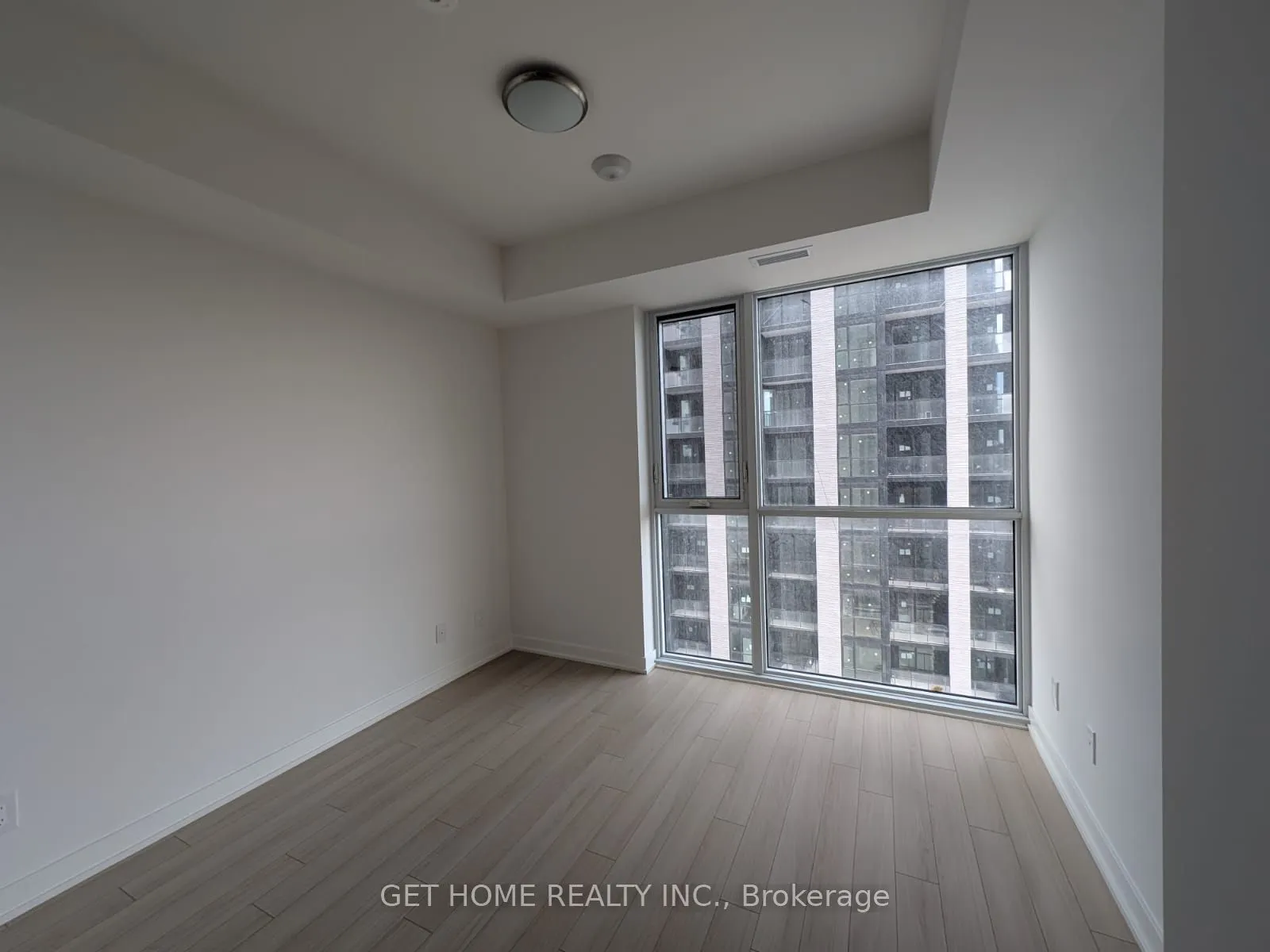 3079 Trafalgar Road, #801