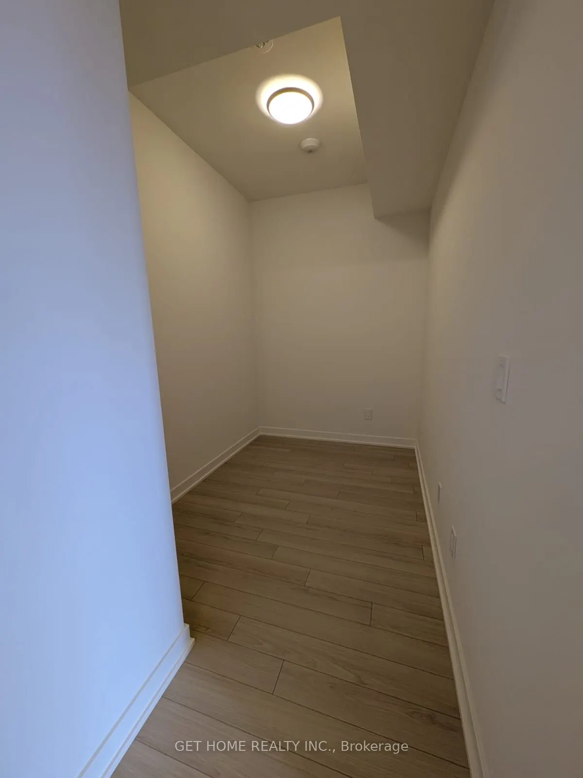 3079 Trafalgar Road, #801