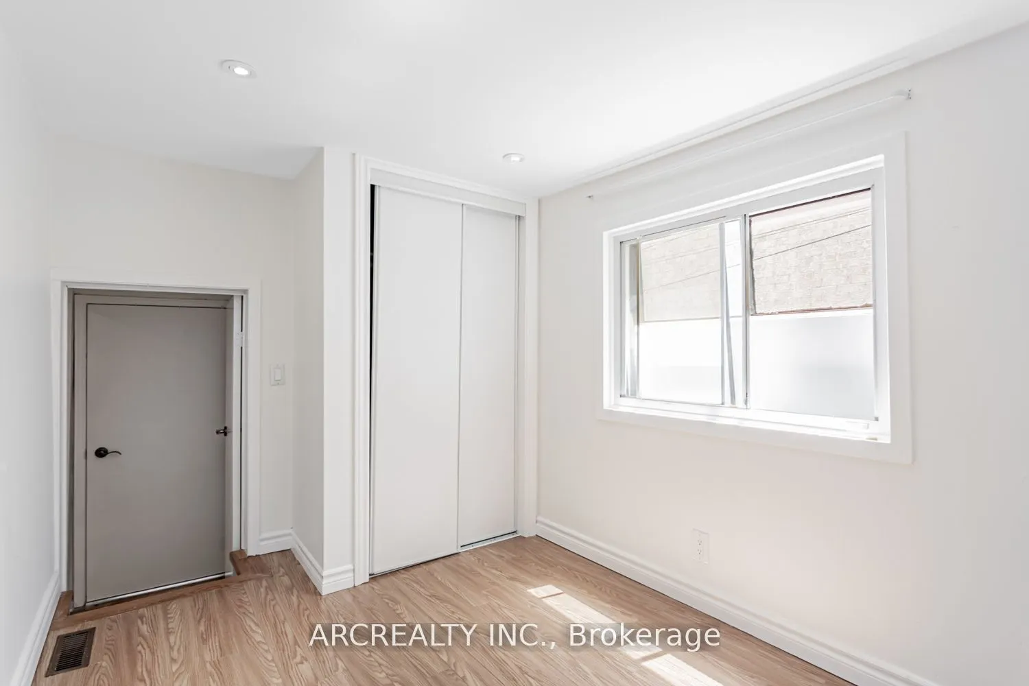 61 Hallam Street, #Main
