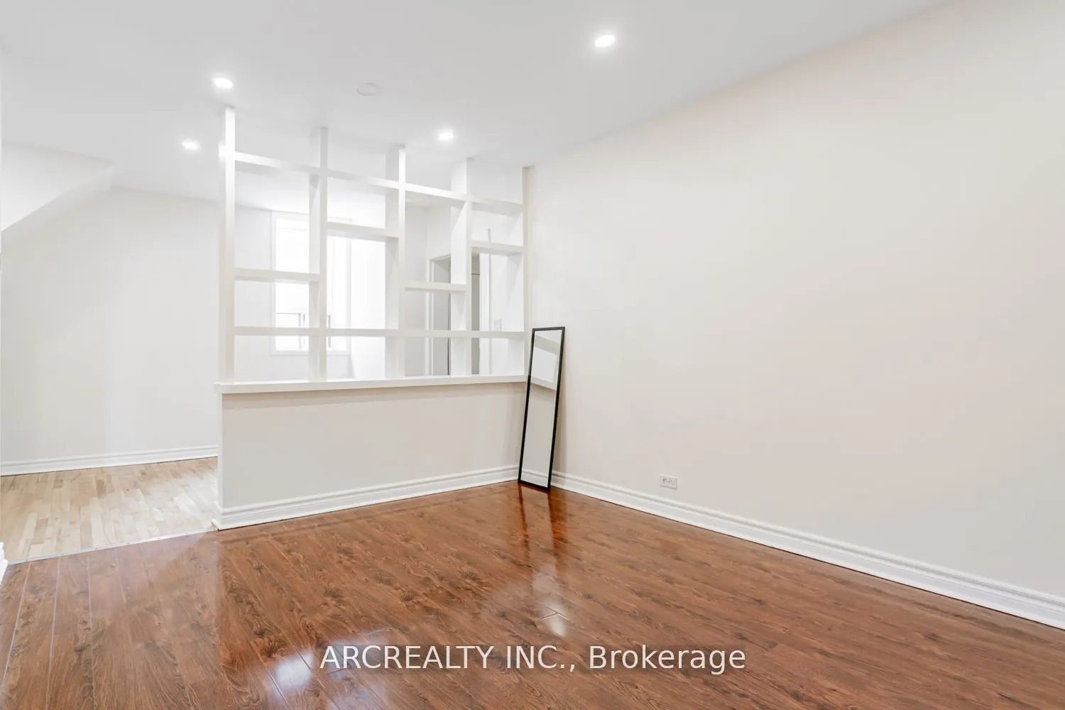 61 Hallam Street, #Main