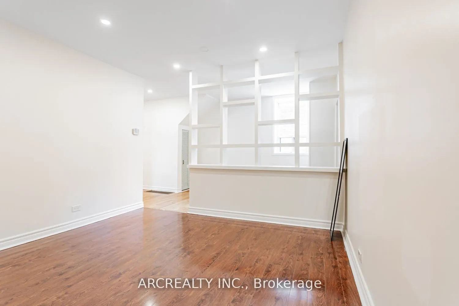 61 Hallam Street, #Main