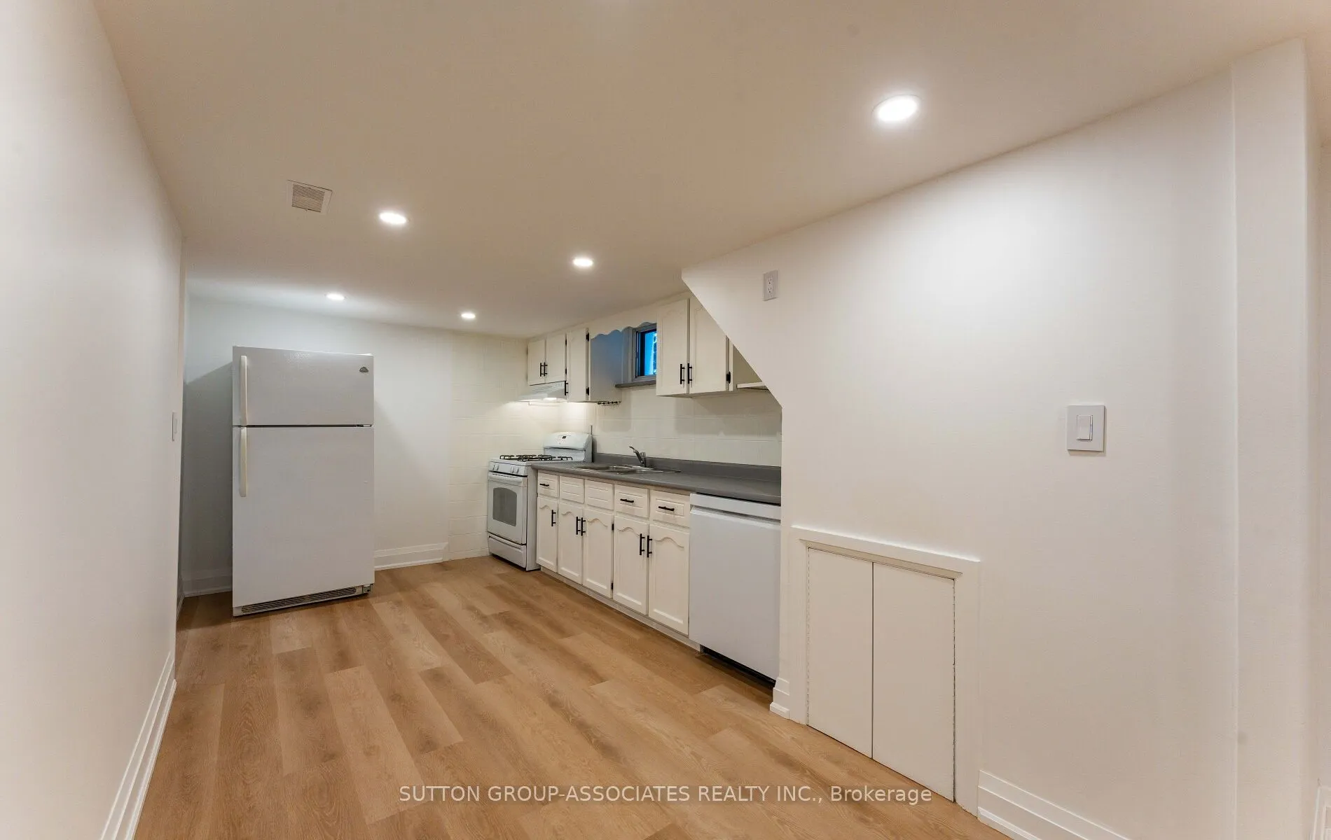 118 Nairn Avenue, #Lower