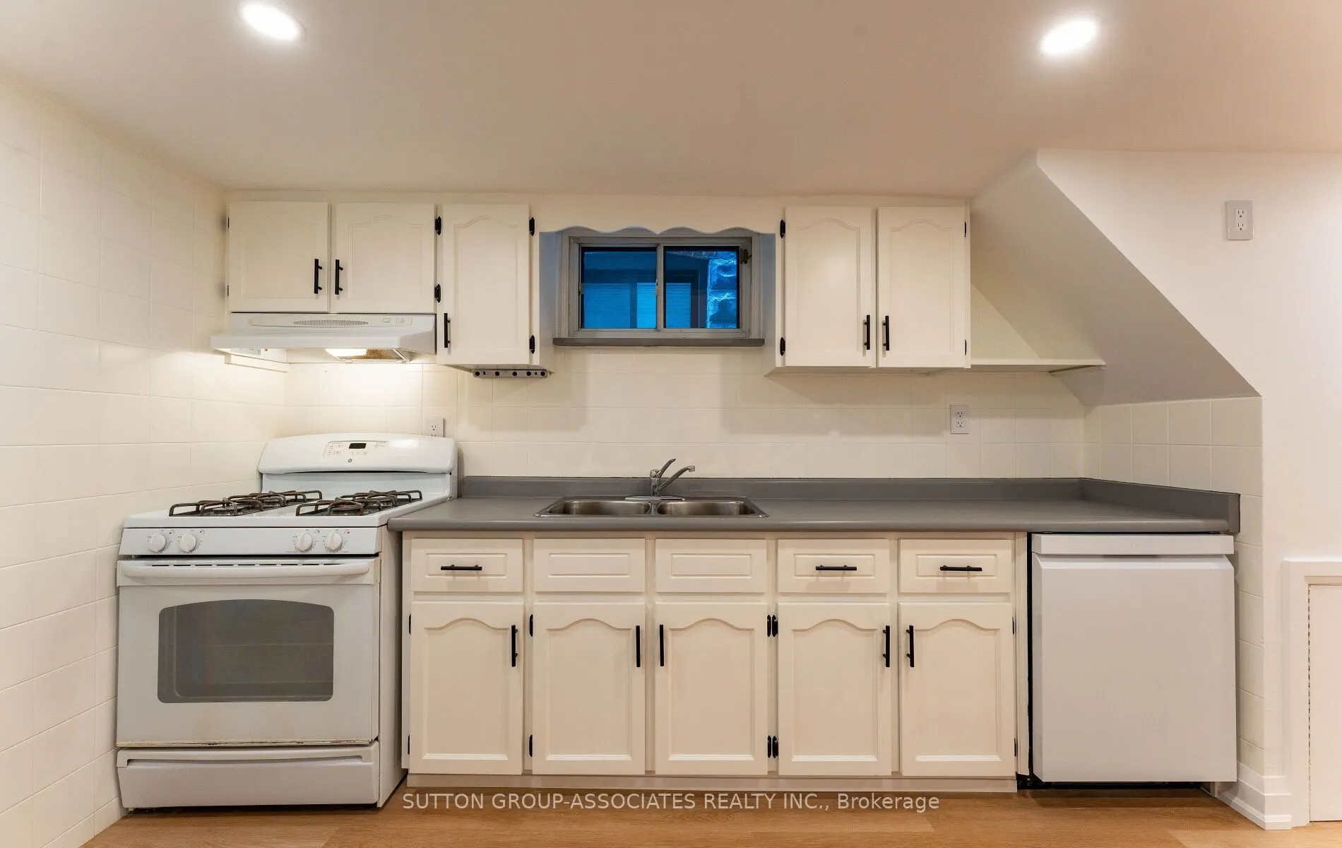 118 Nairn Avenue, #Lower