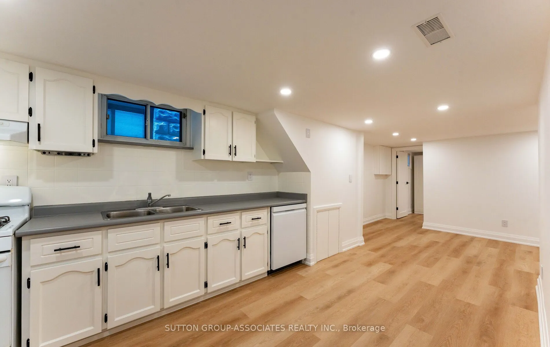 118 Nairn Avenue, #Lower