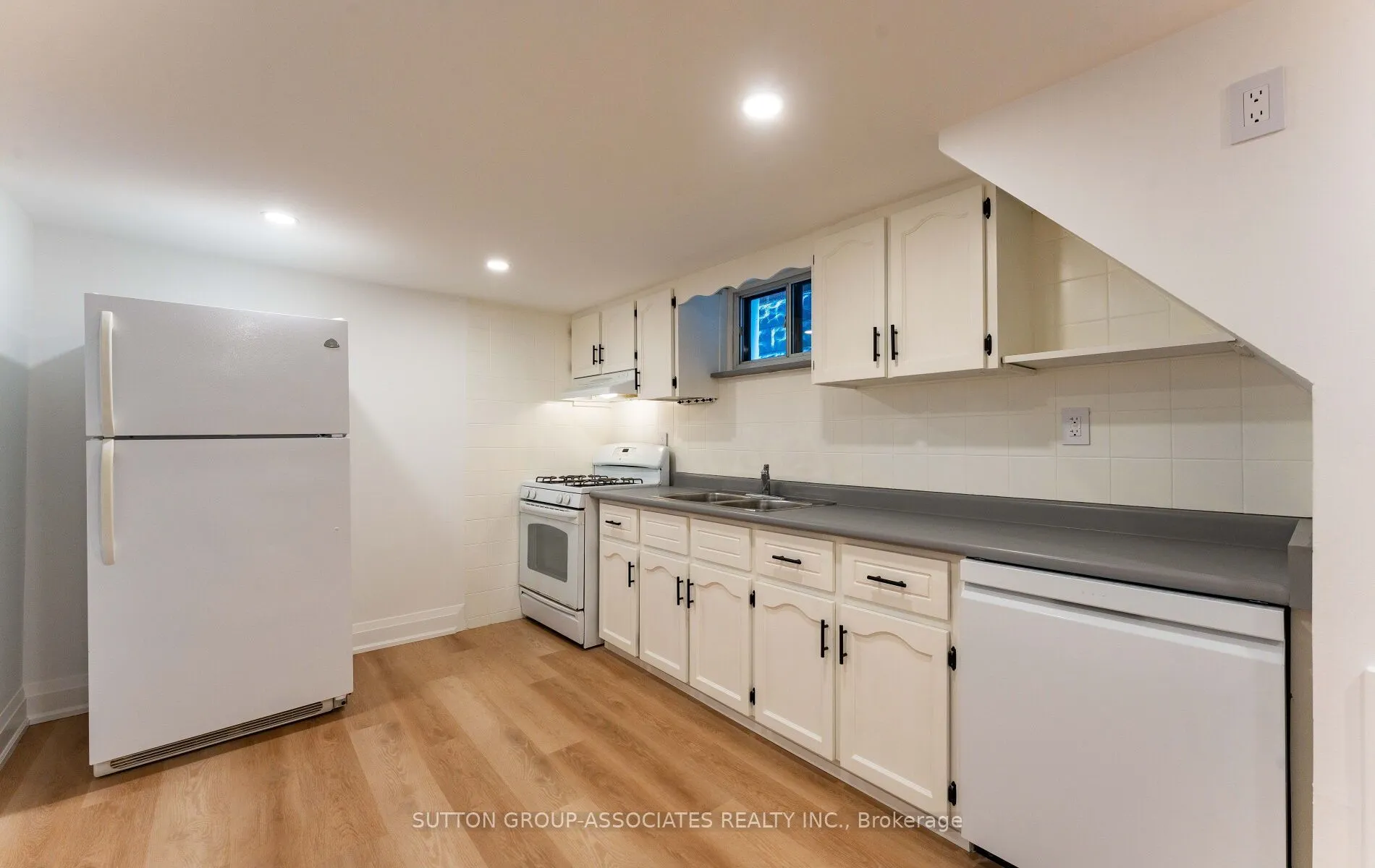 118 Nairn Avenue, #Lower