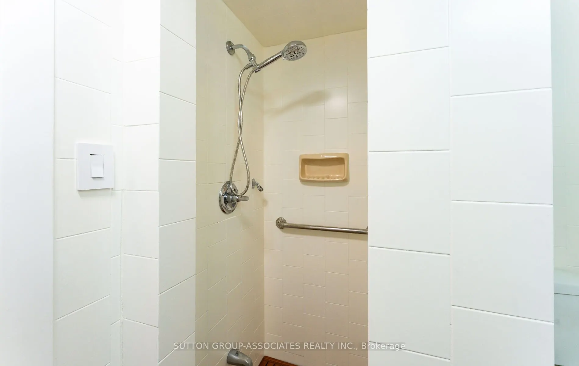 118 Nairn Avenue, #Lower