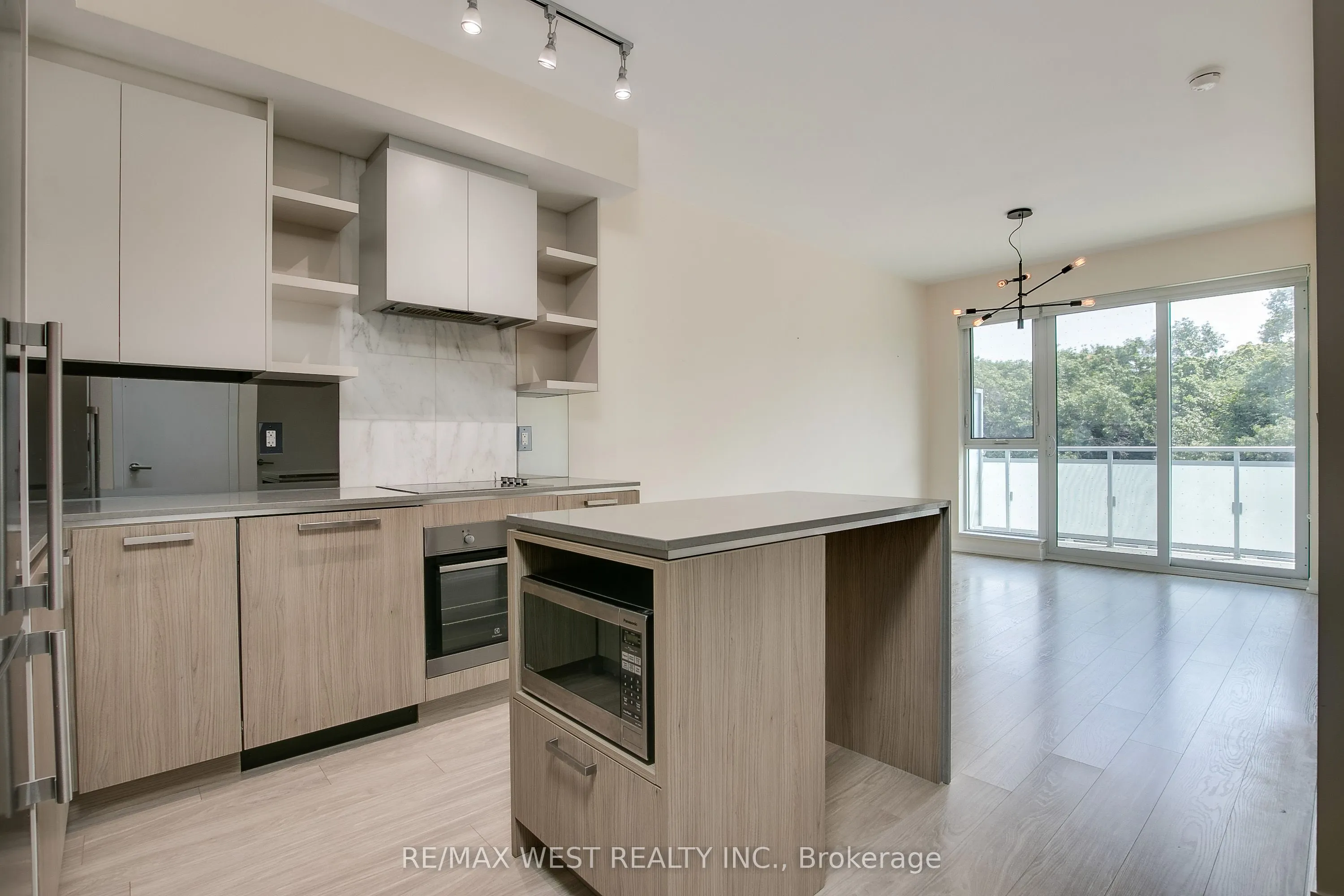 1830 Bloor Street W, #411